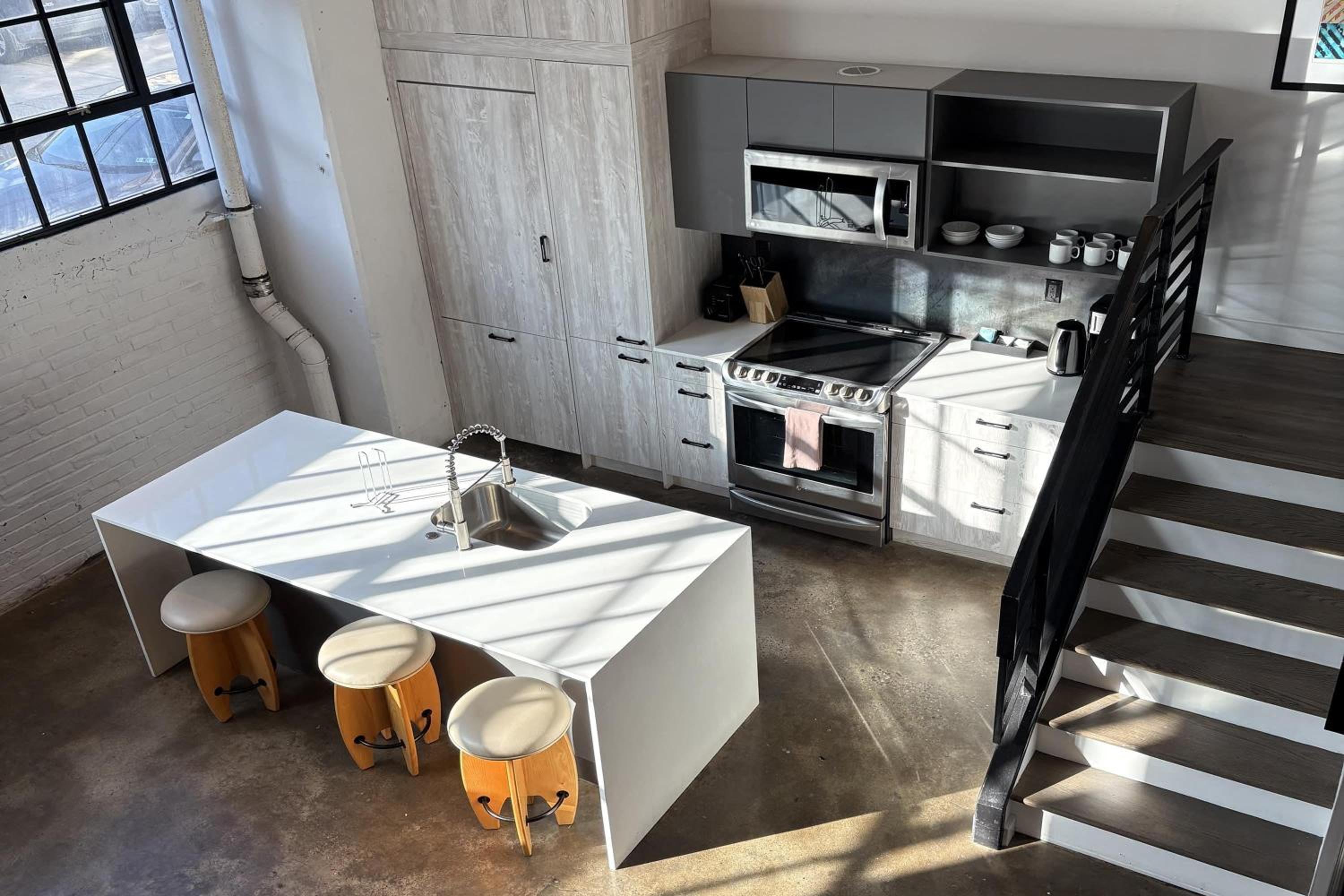Two-Bedroom Bi-Level King Loft Apartment - Non-Smoking - Photo 5
