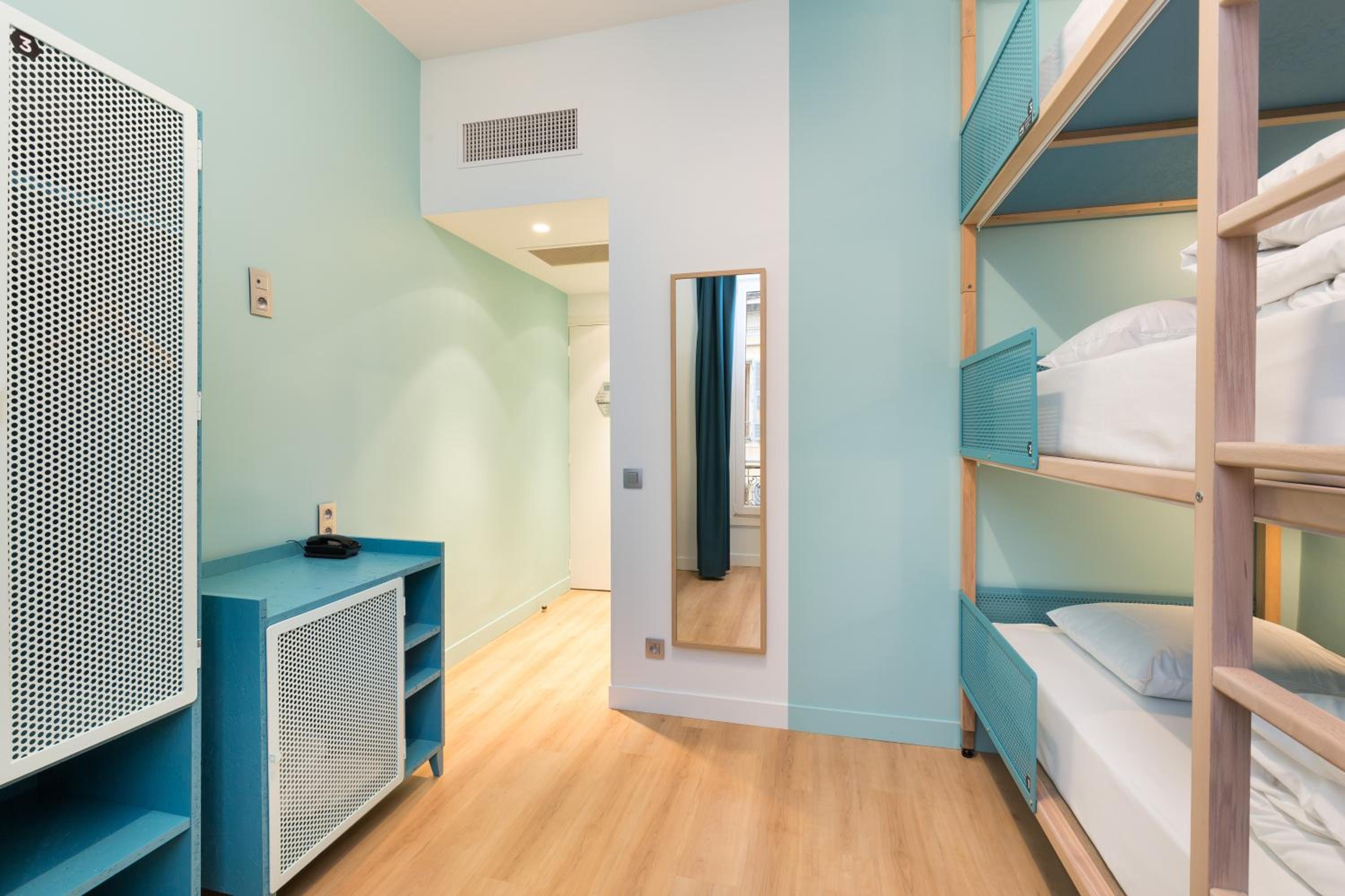 Bed in 3/4-Bed Female Dormitory Room photo 3