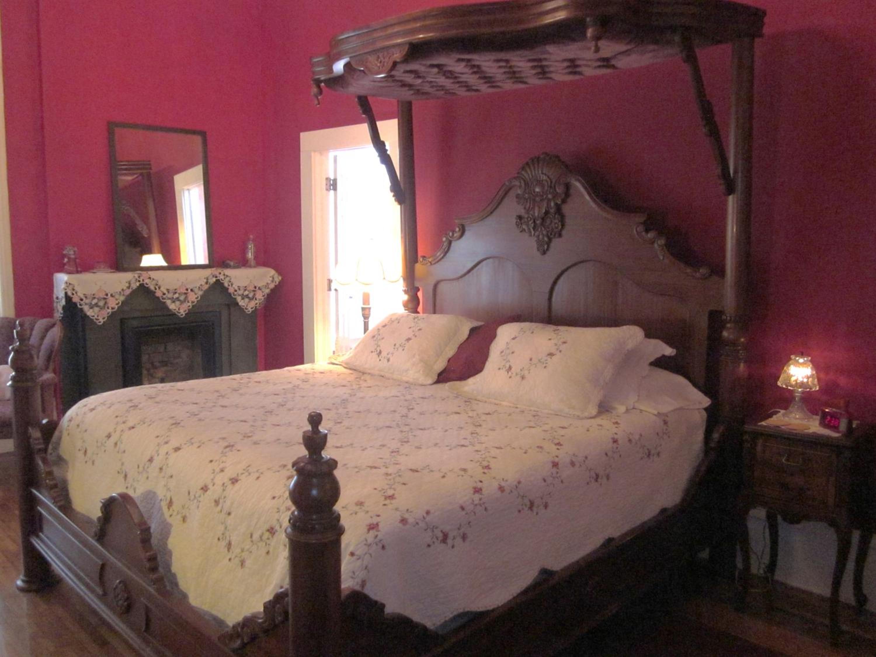 King Room With Half-Canopy Bed
