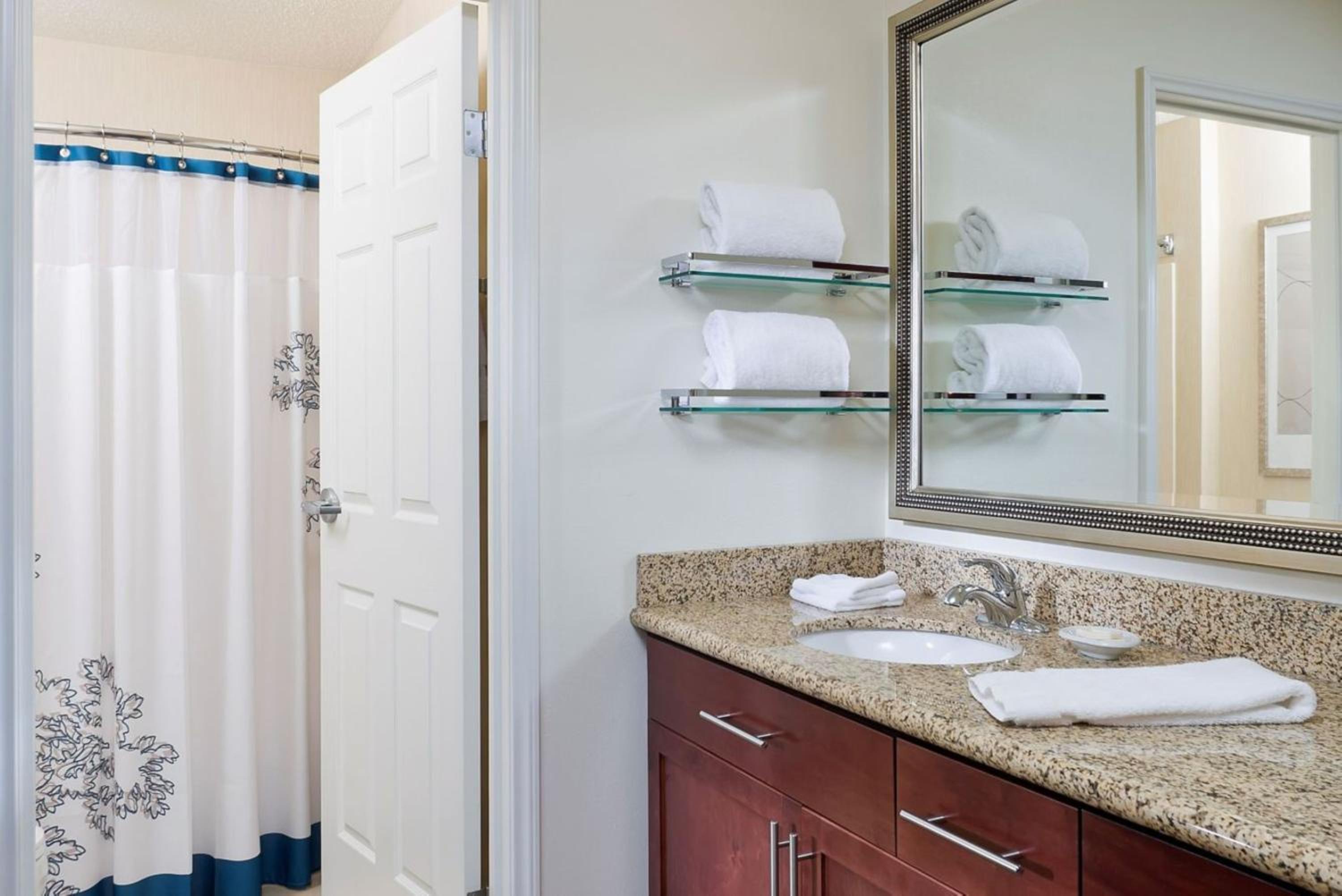 One-Bedroom King Suite - Photo 3