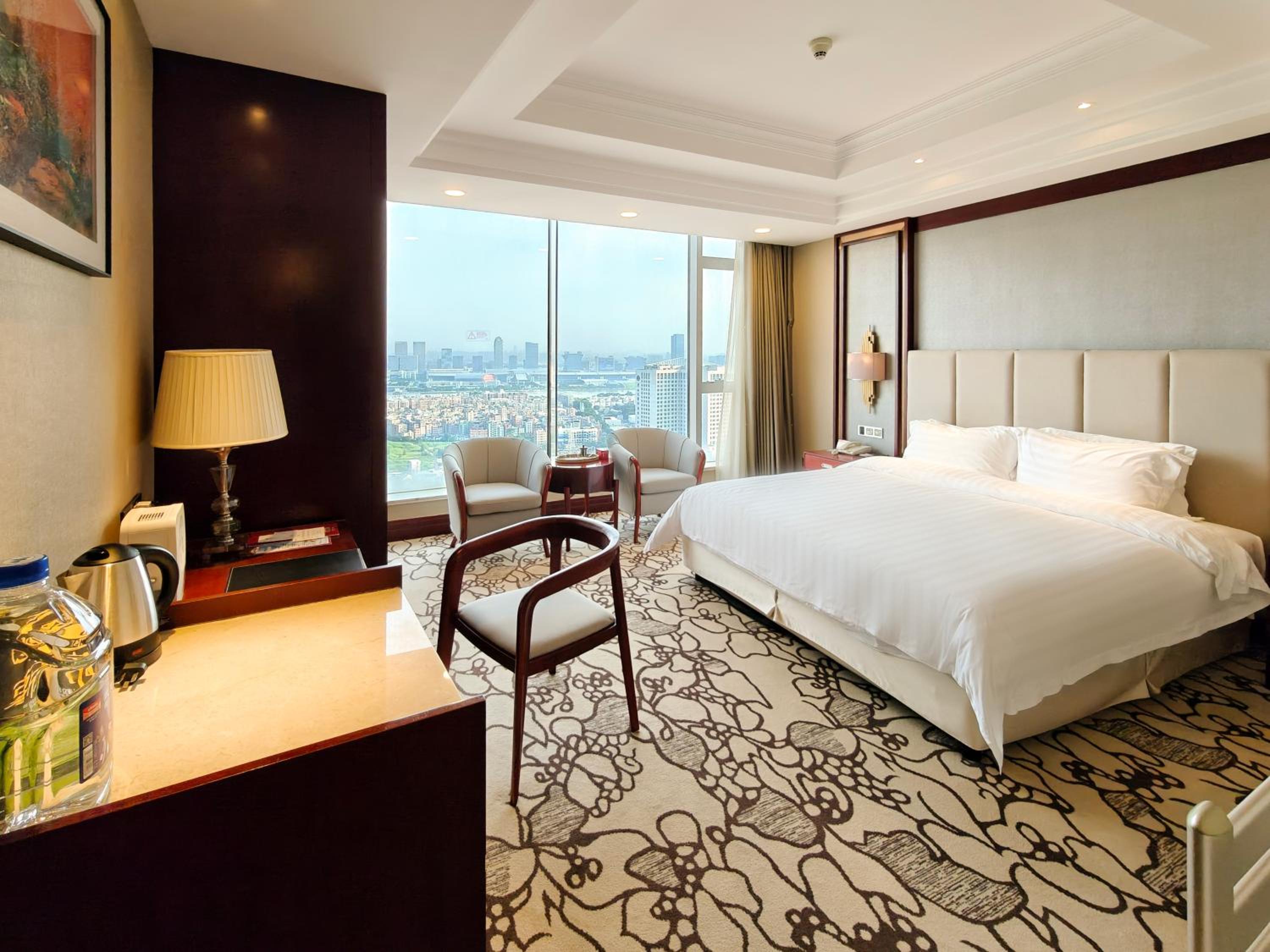 Deluxe River View King Bed Room