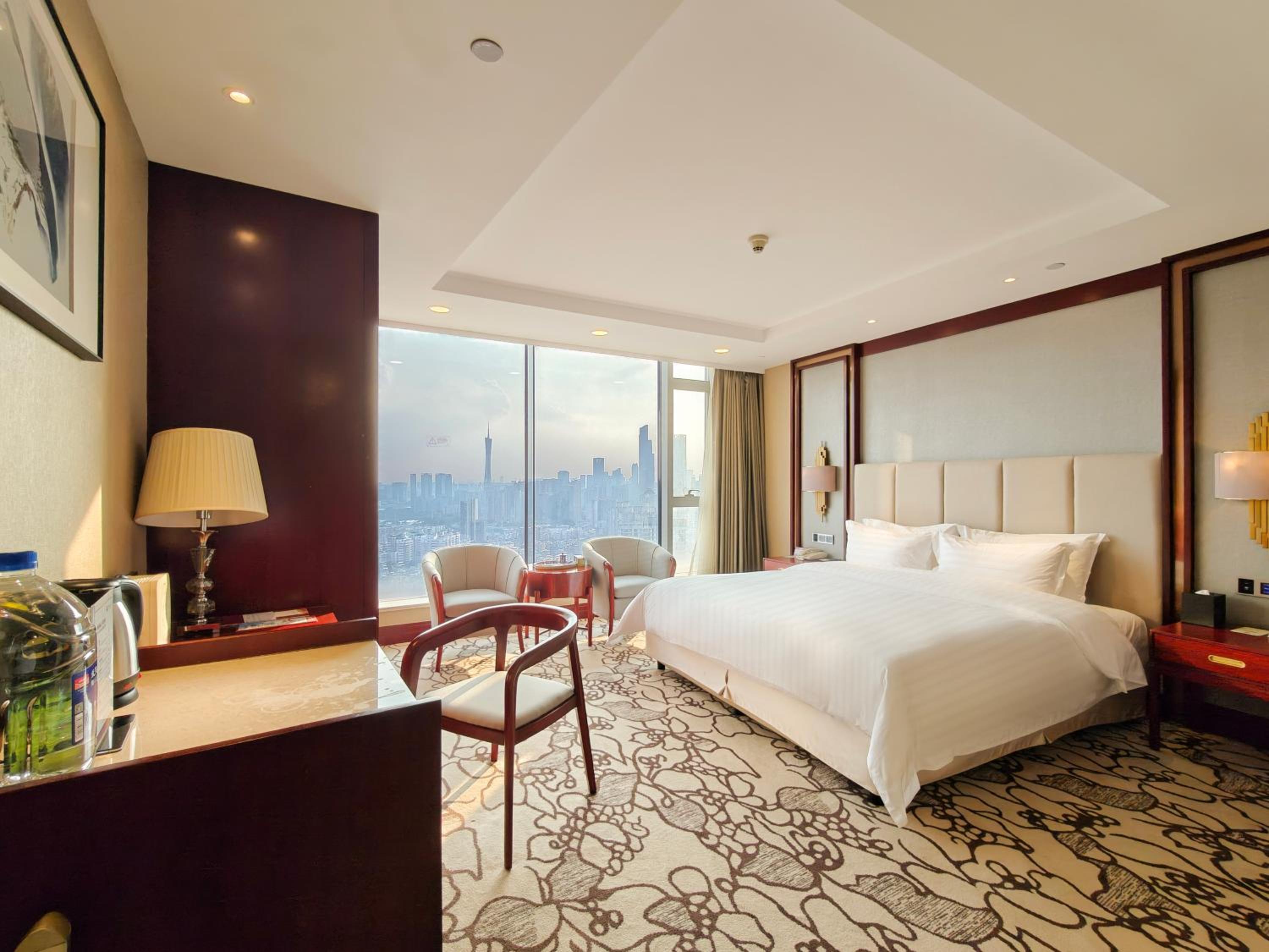 Deluxe Canton Tower River View King Bed Room