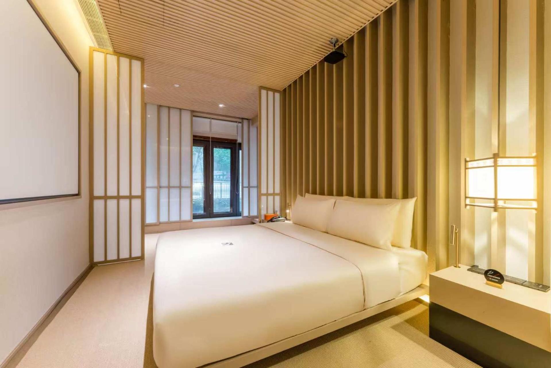 Theme Double Room - Sakura Strings