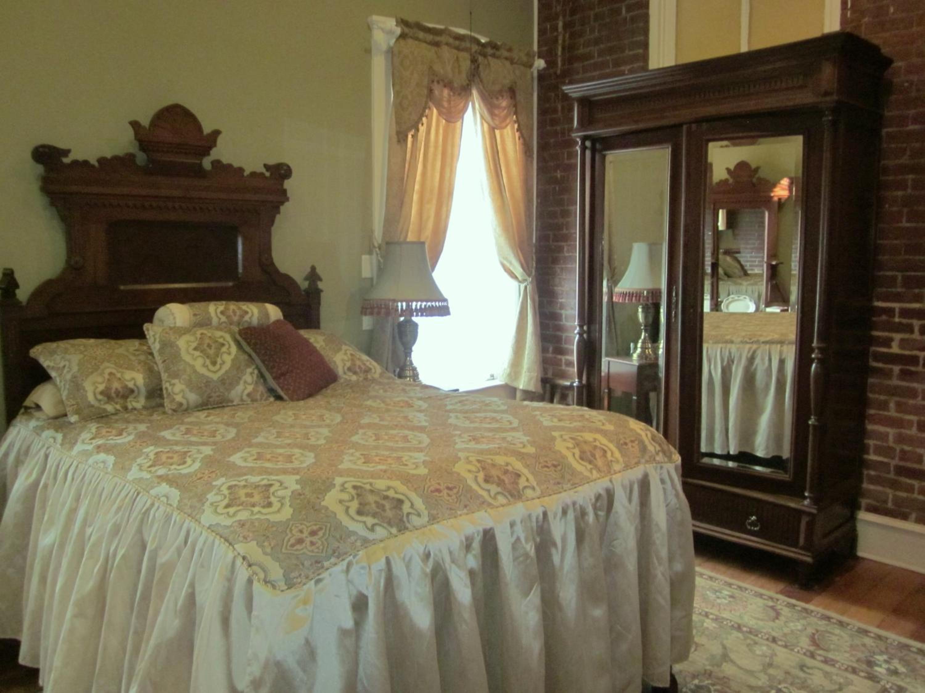 Queen Room With Spa Bath