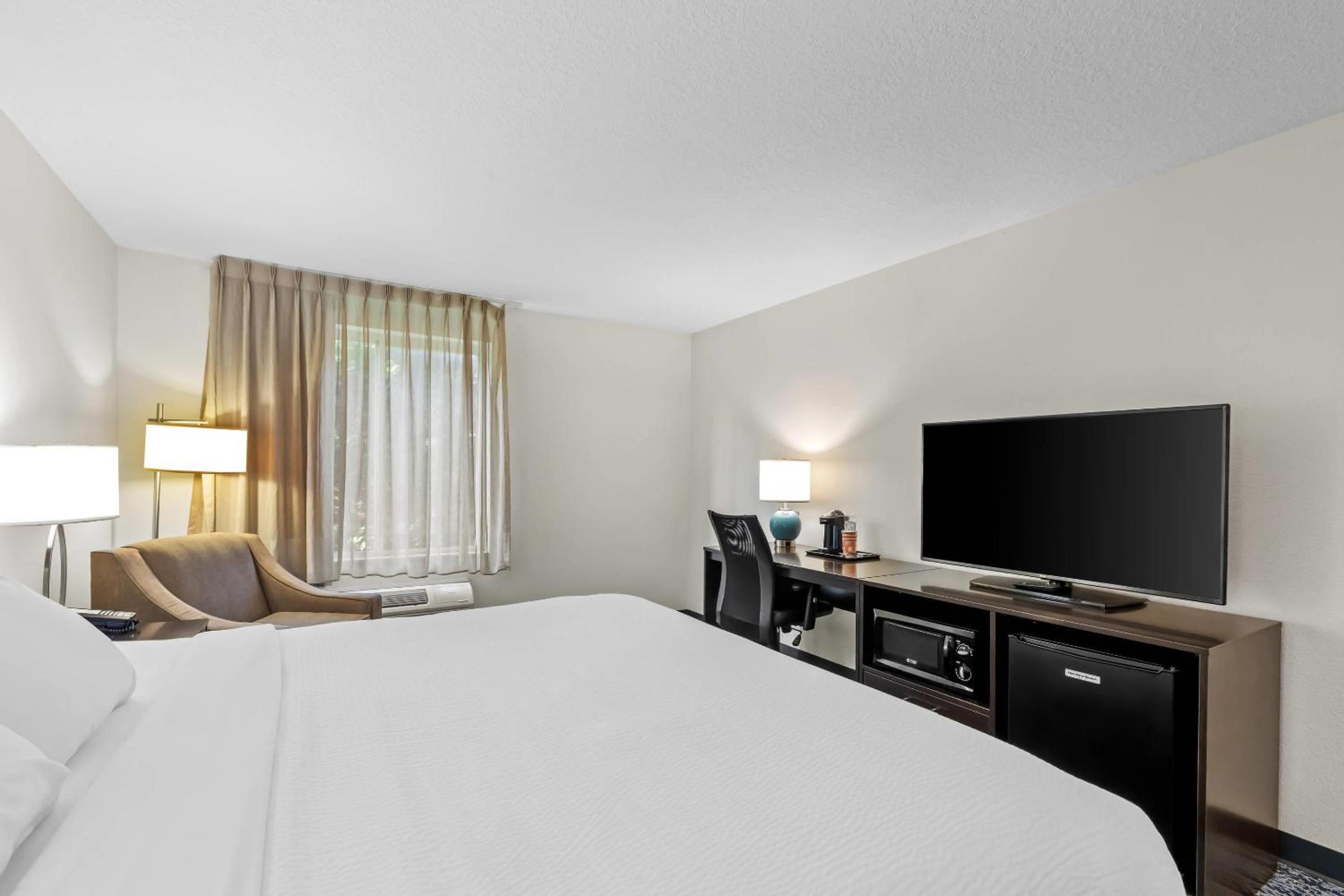 Standard King Room - Non-Smoking  photo 3