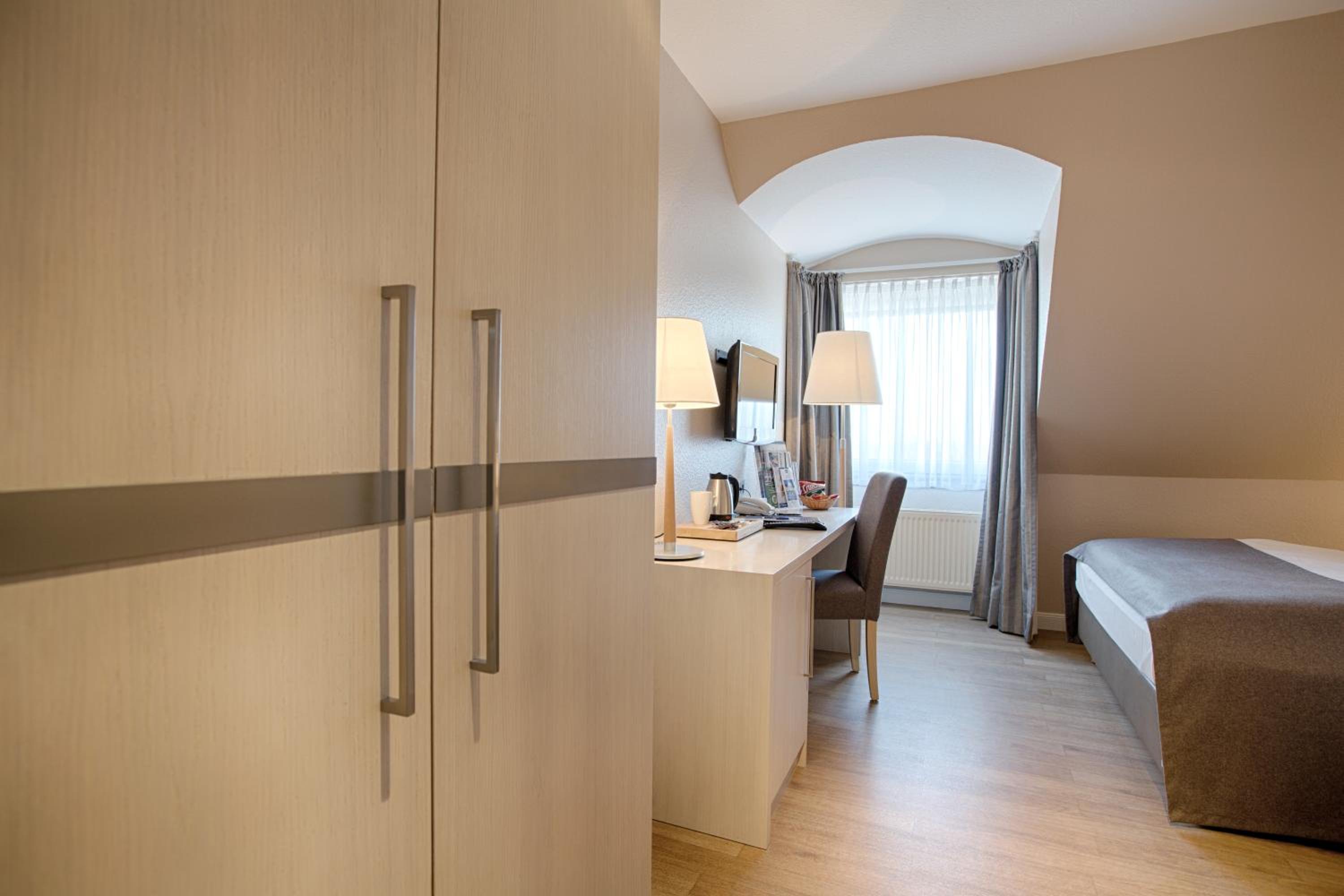 Comfort Single Room thumbnail 5