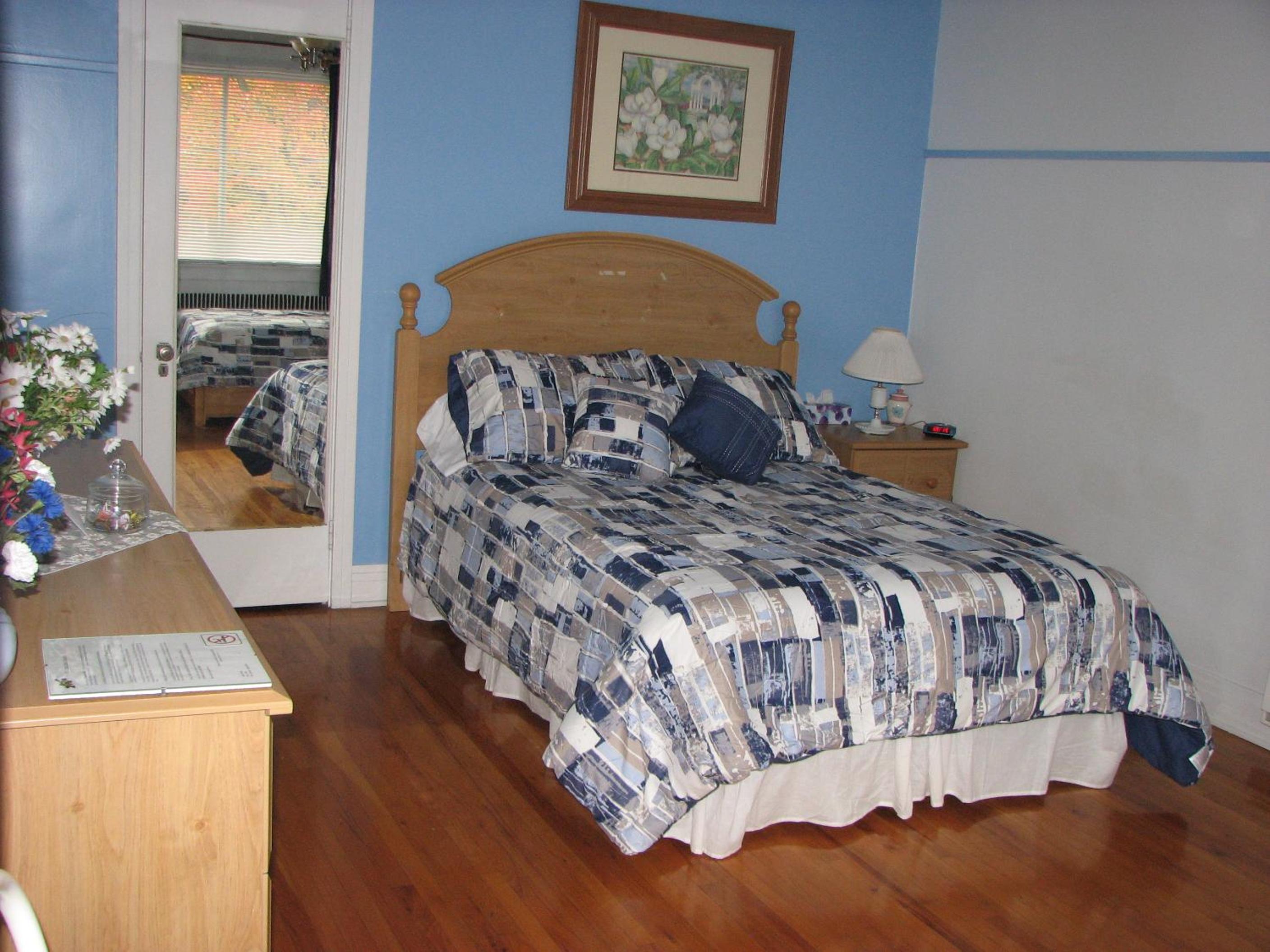 Double Room with Extra Bed and Shared Bathroom photo 1