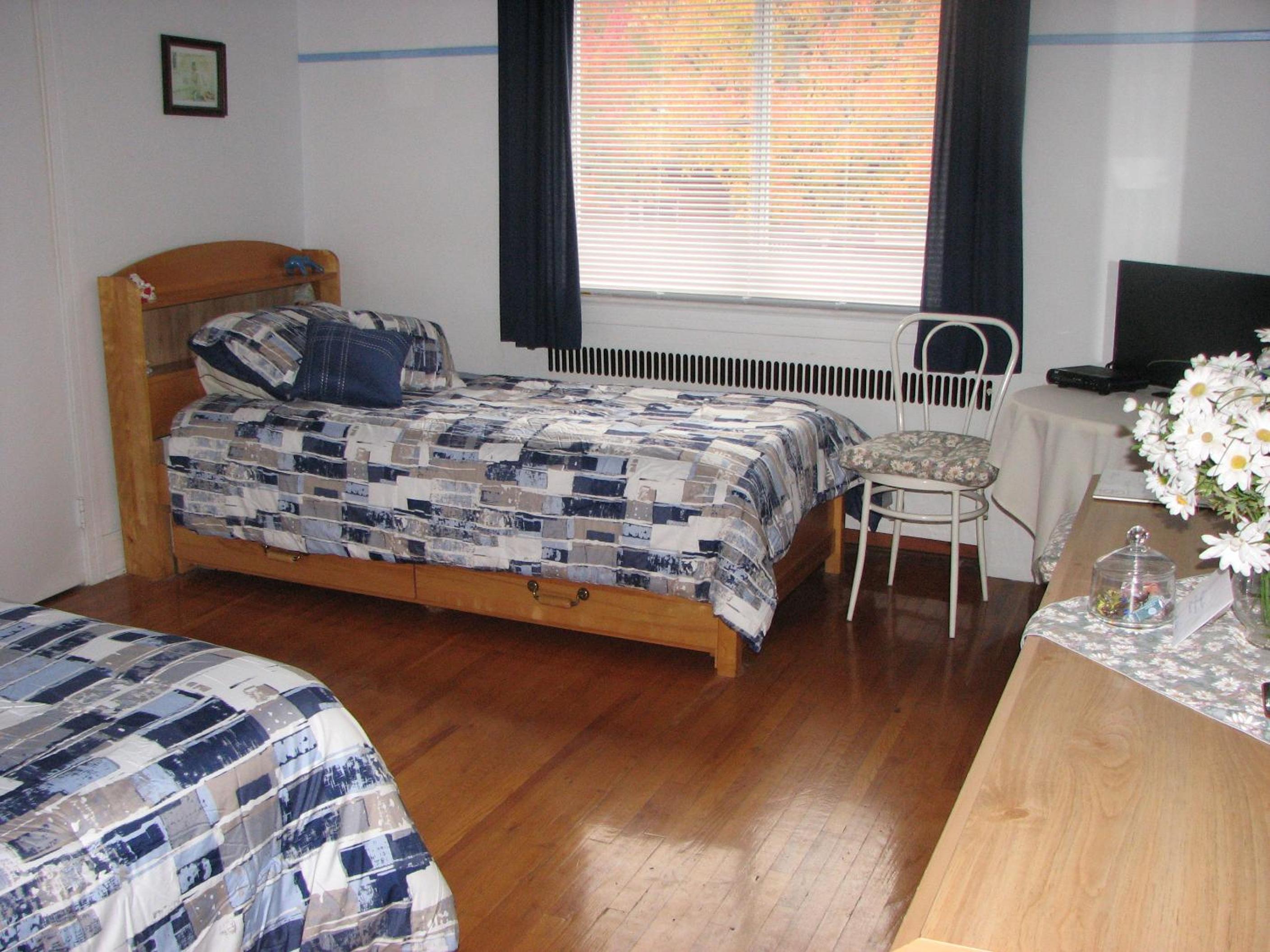 Double Room with Extra Bed and Shared Bathroom photo 3