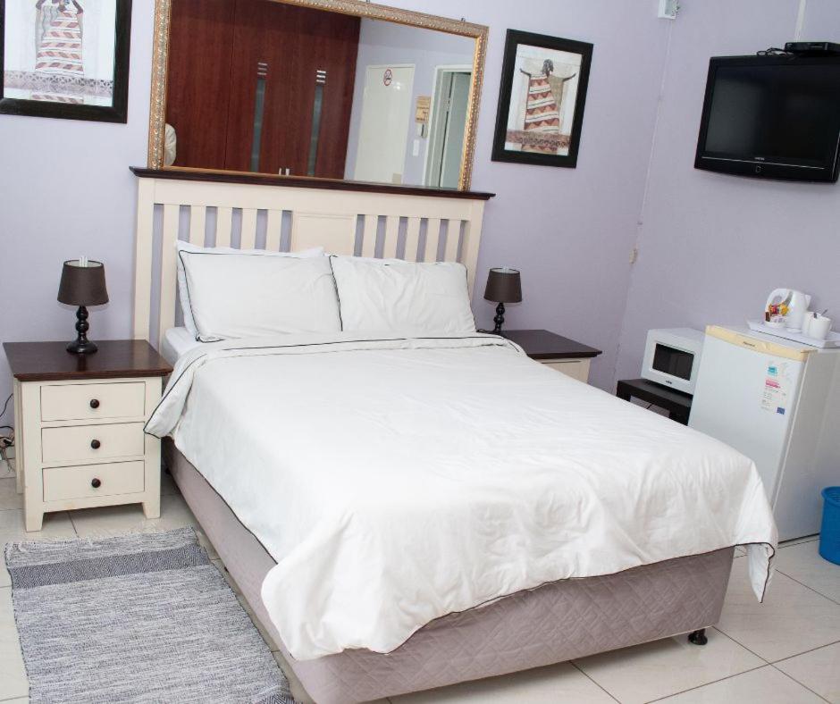 Standard Double Room with Shower - Photo 1