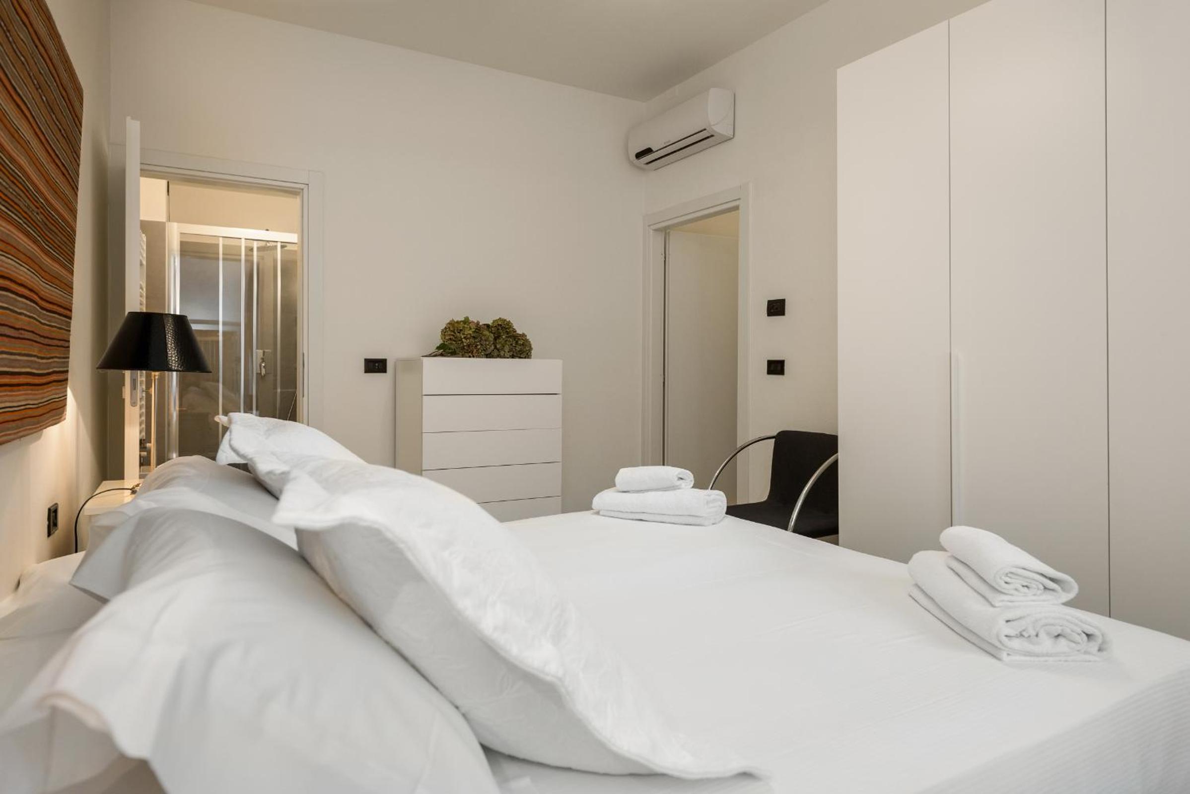 Superior One-Bedroom Apartment