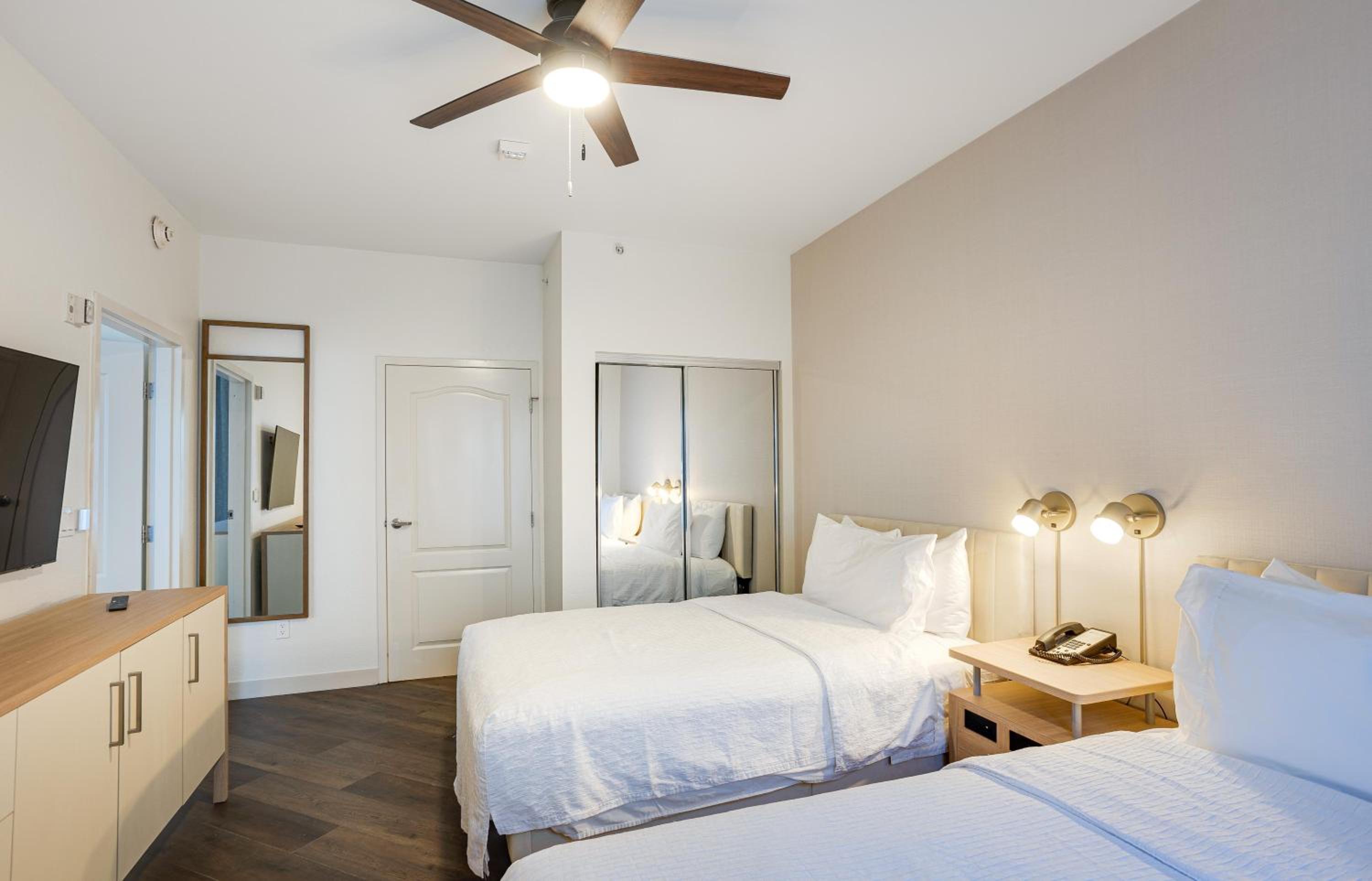 Two-Bedroom Suite - Non-Smoking photo 2