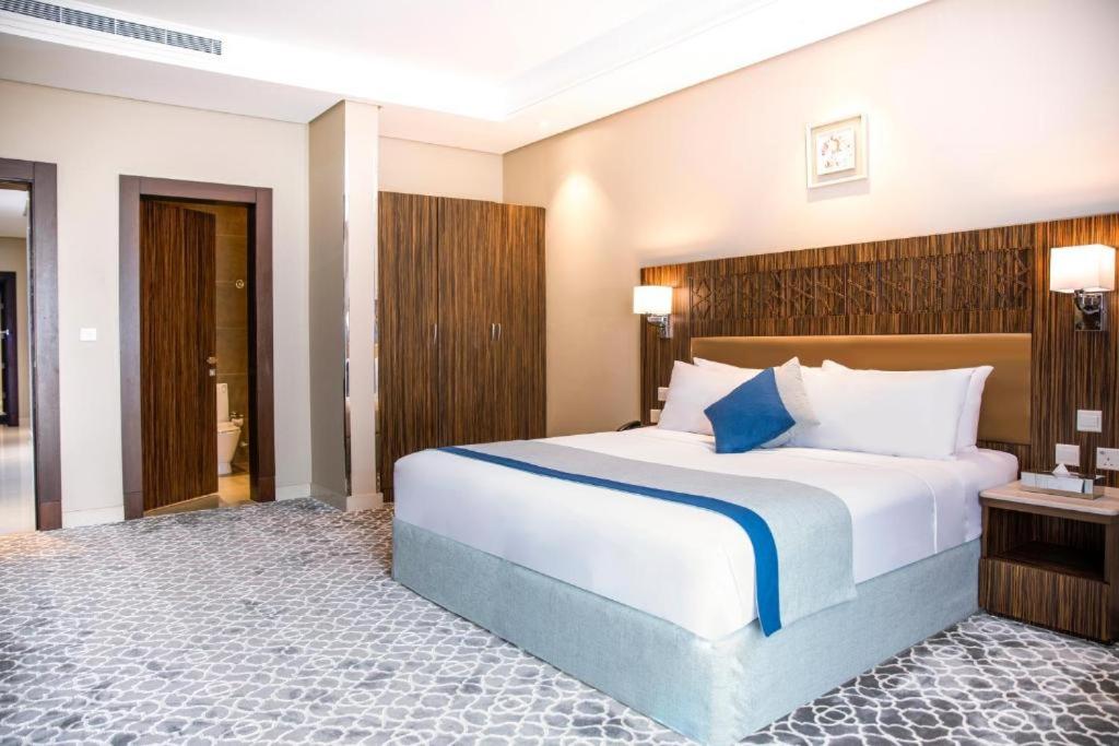 Deluxe Junior Suite - Photo 2