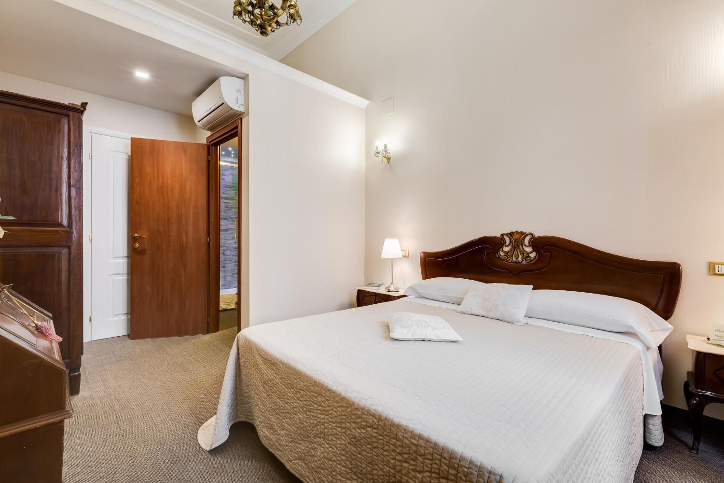 Double Room photo 3