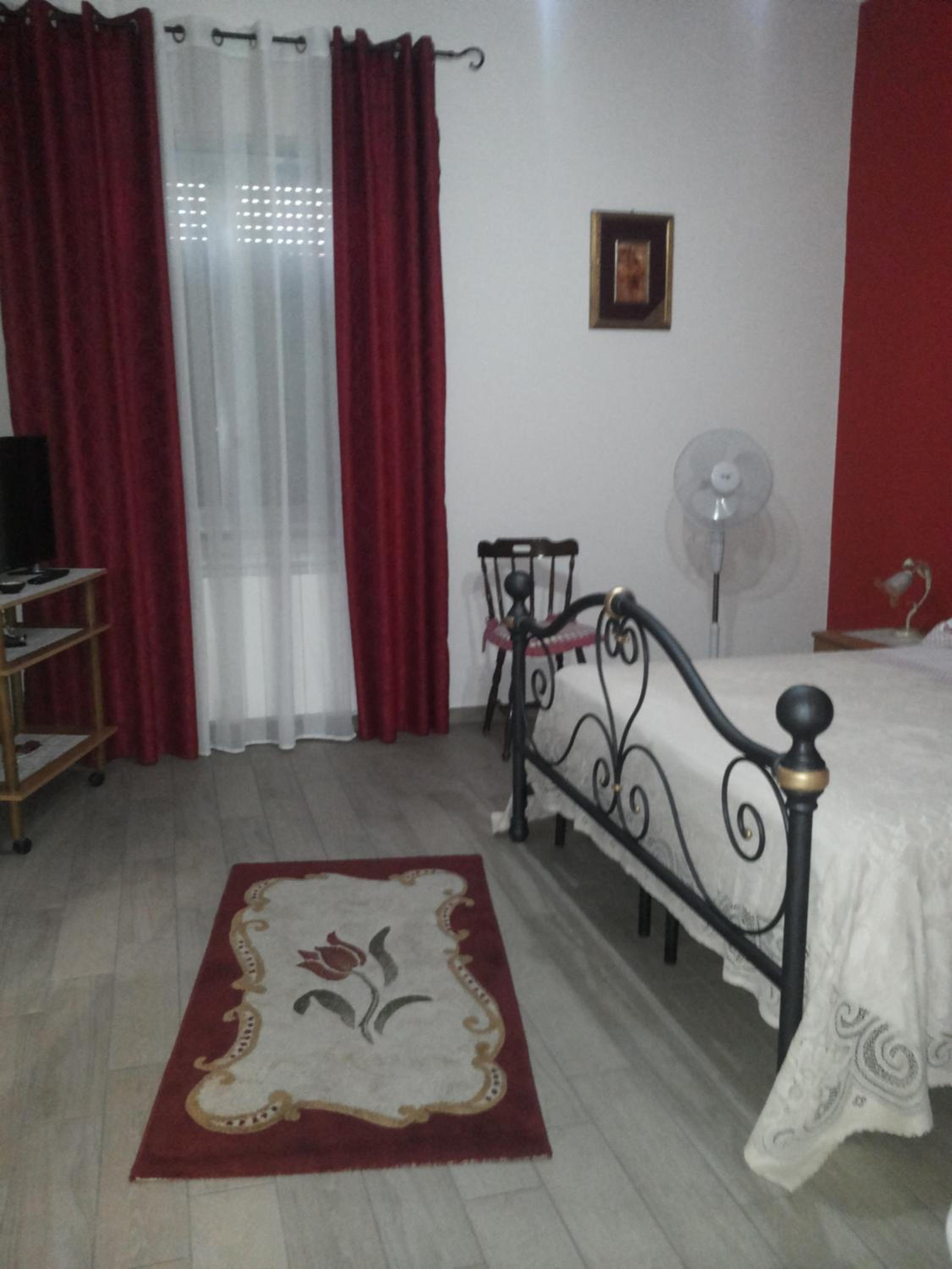 Deluxe Room (2 Adults + 1 Child) - Photo 1