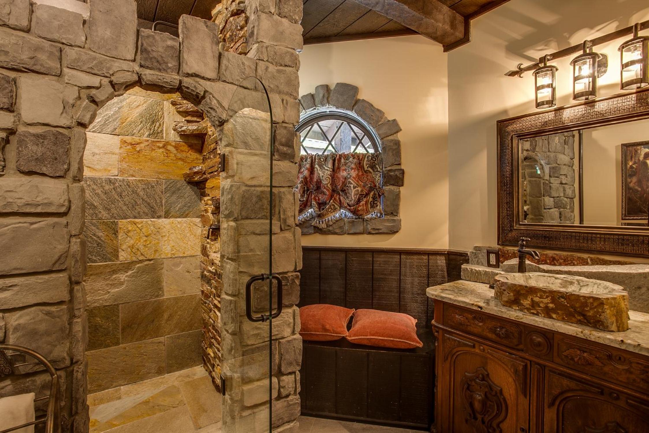 Superior King Suite photo 3