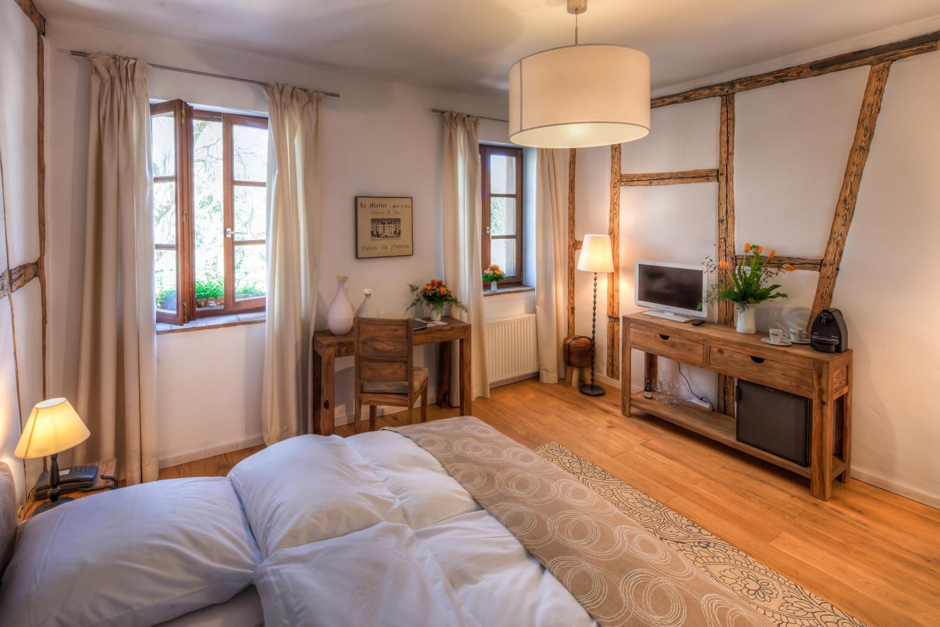 Suite - Photo 1