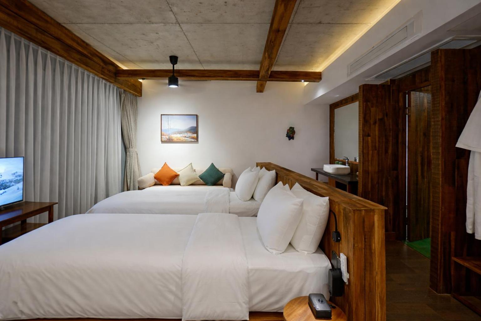Deluxe Double or Twin Room with City View