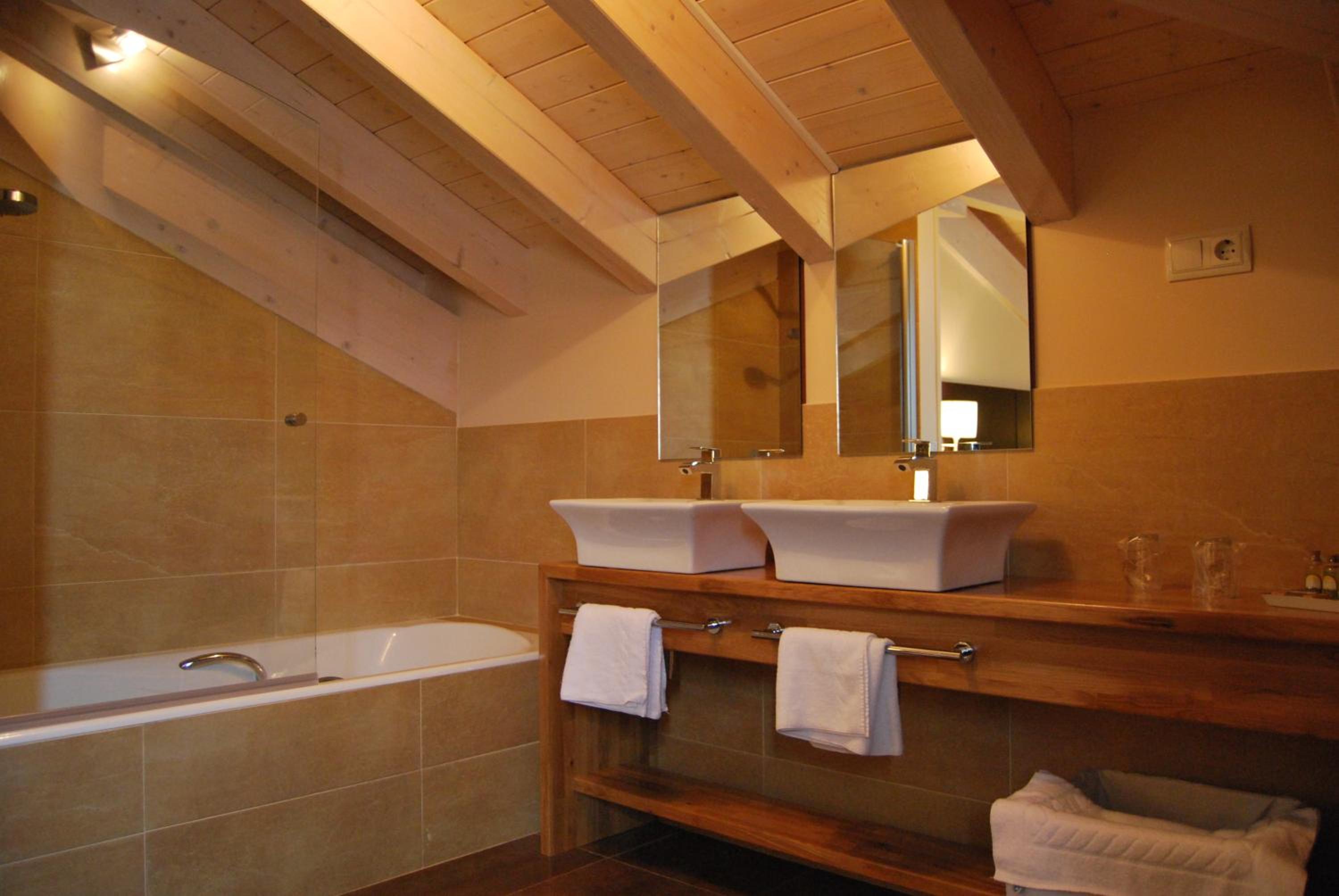 Twin Room - Photo 3