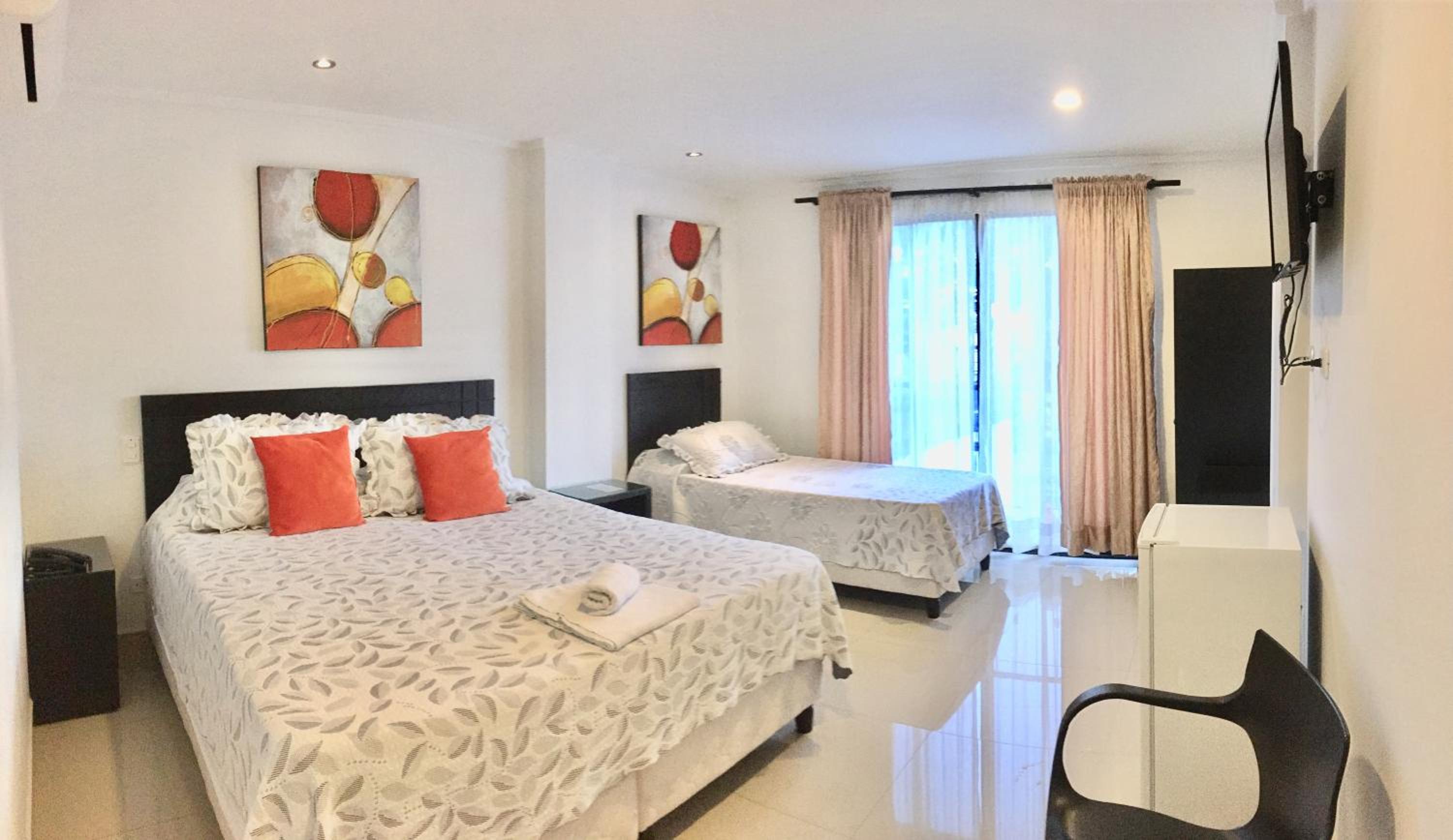 Standard Twin Room photo 2