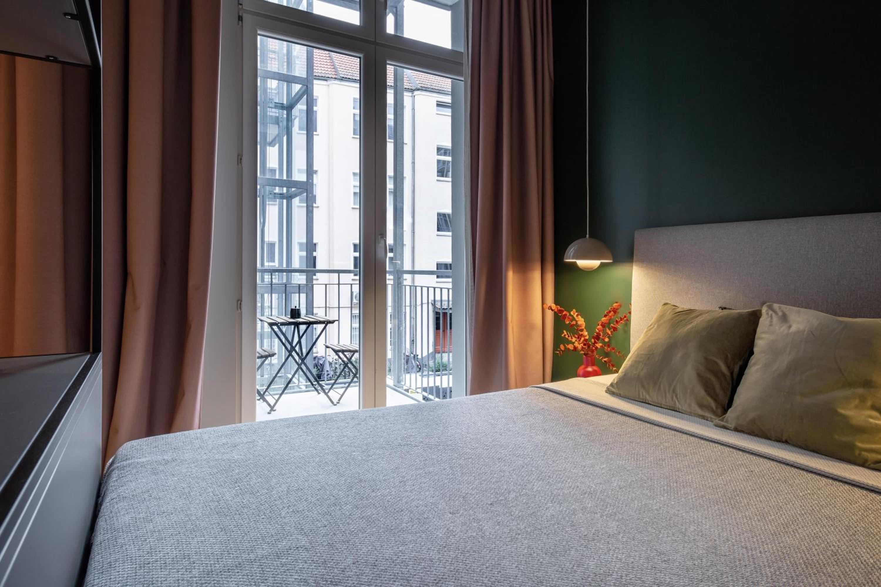 Smart Plus Apartment with Queen Bed and Kitchen - Balcony