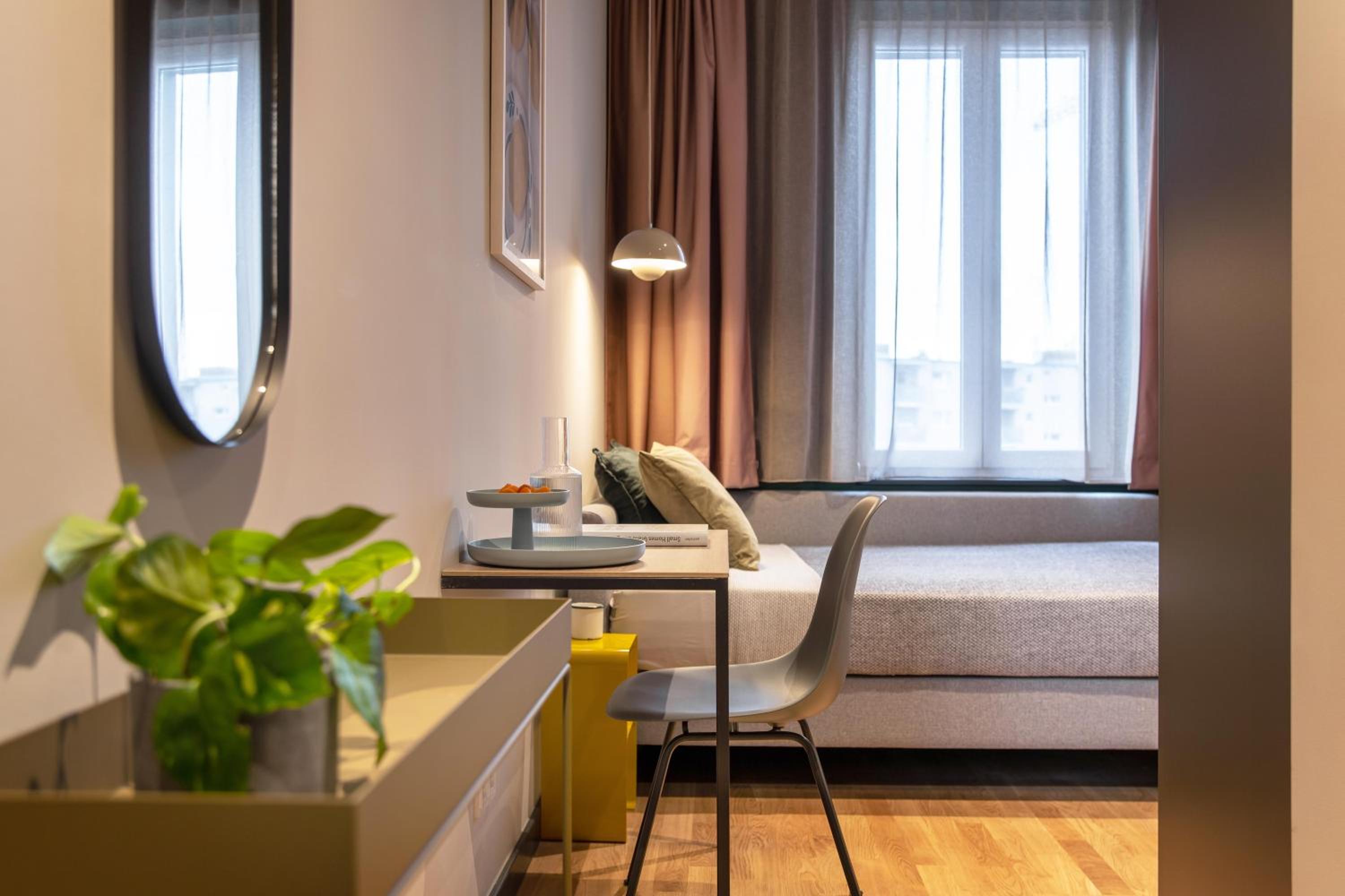 Extra Smart Apartment with One Queen Bed