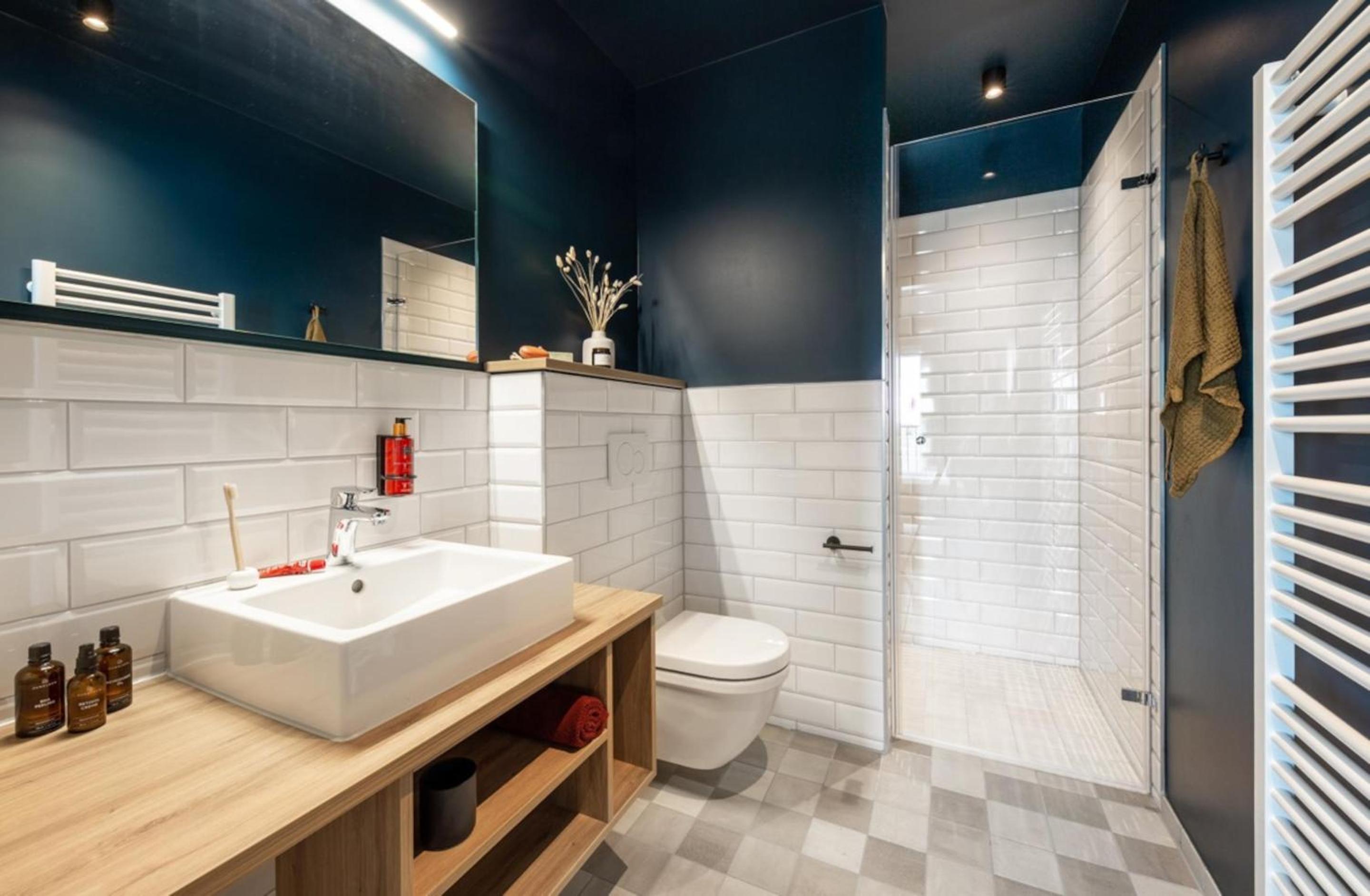 Medium Apartment with Queen Bed and Kitchen