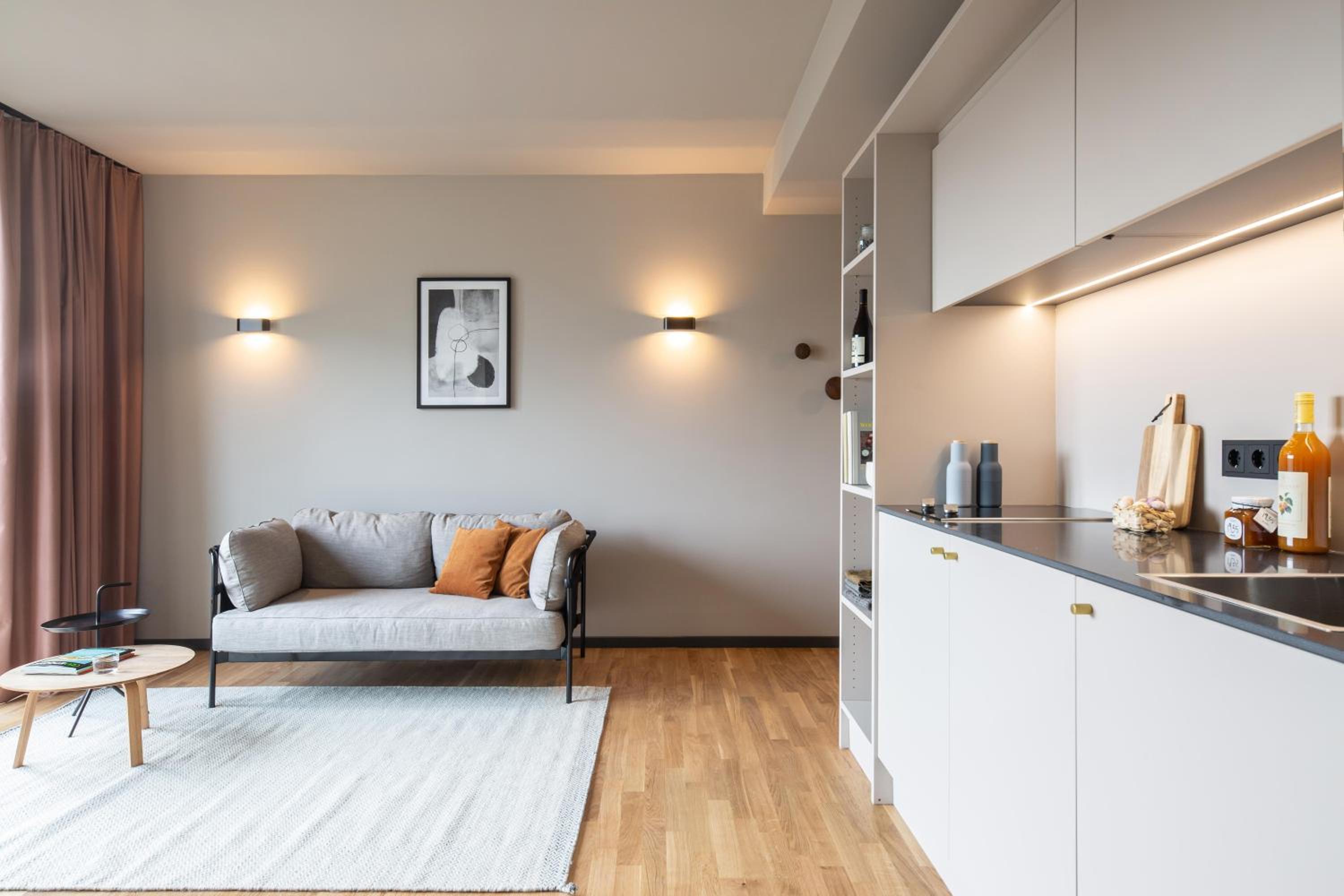 Luxury Apartment with Queen Bed and Kitchen