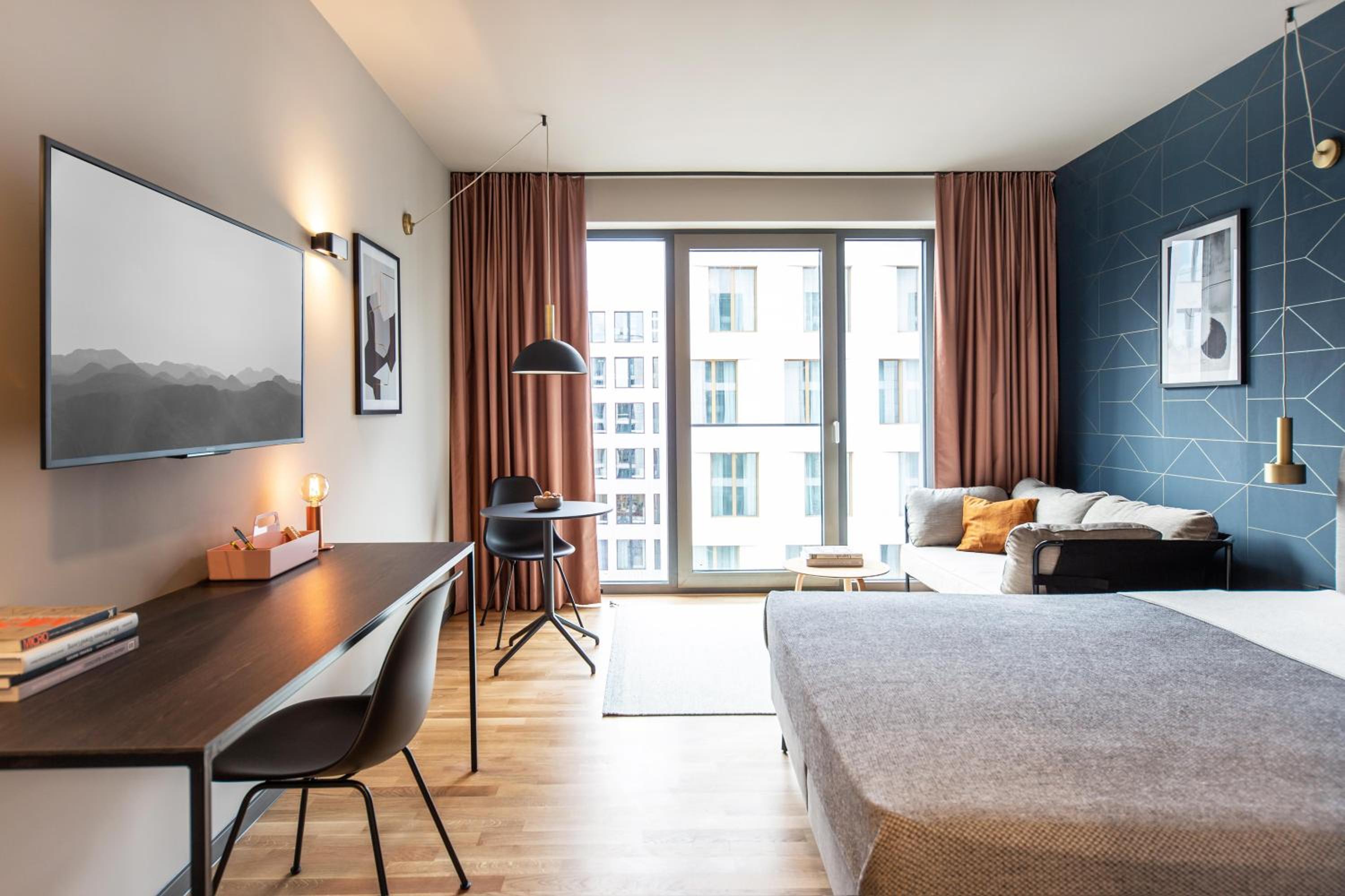 Smart Apartment with One Queen Bed and Kitchen - Photo 3