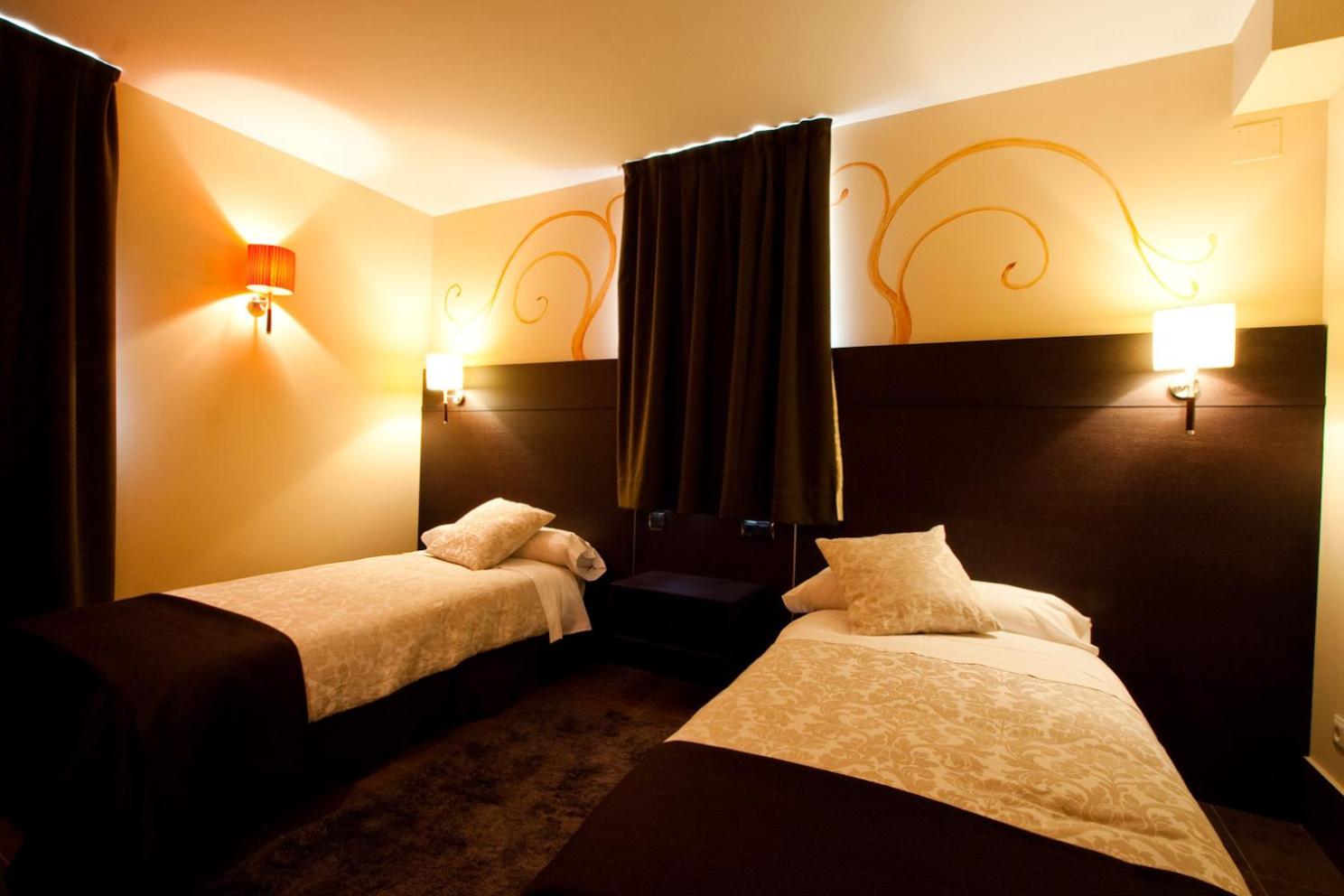 Twin Room - Photo 1