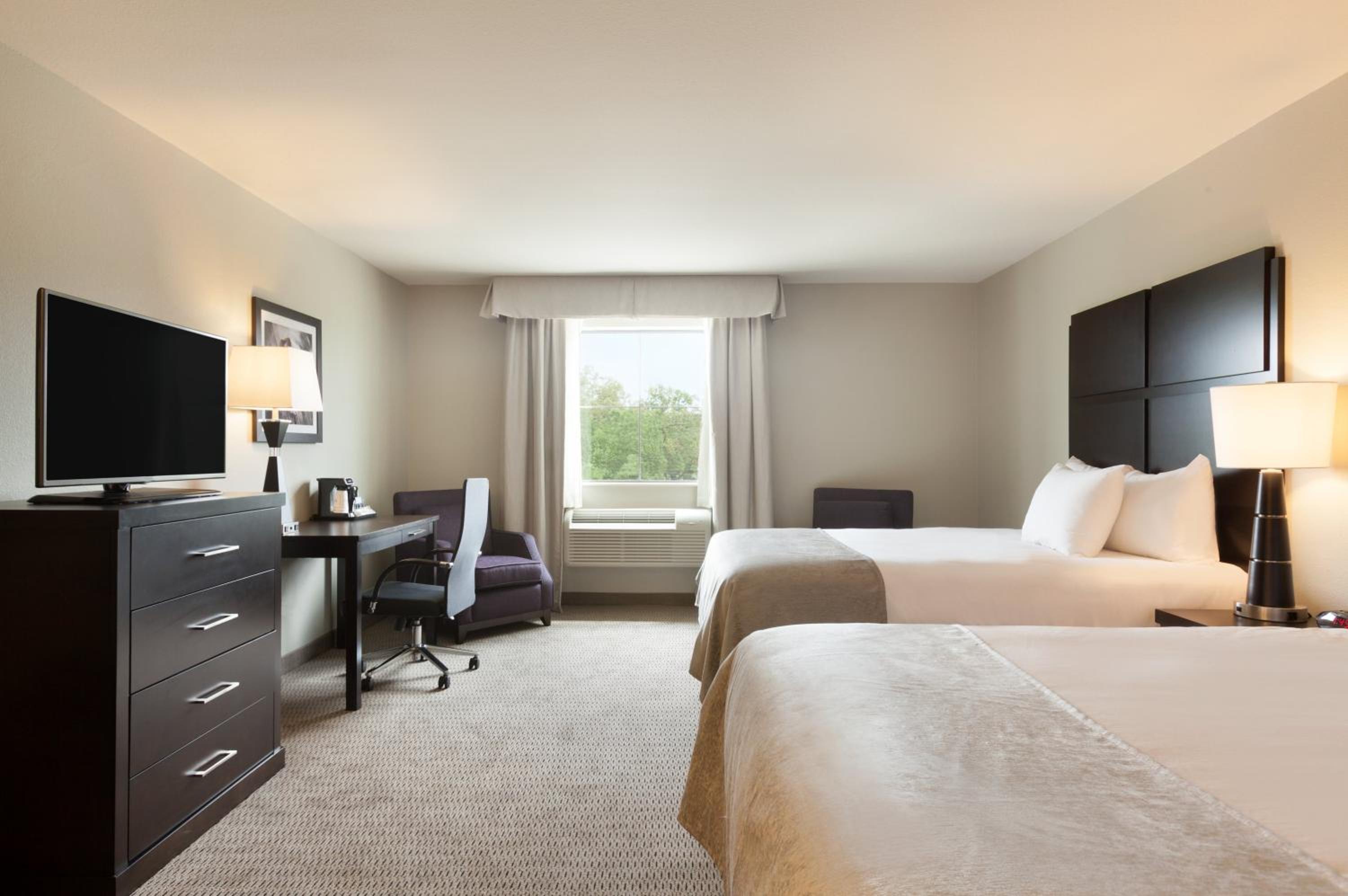 Deluxe Queen Room with Two Queen Beds - Non-Smoking photo 1