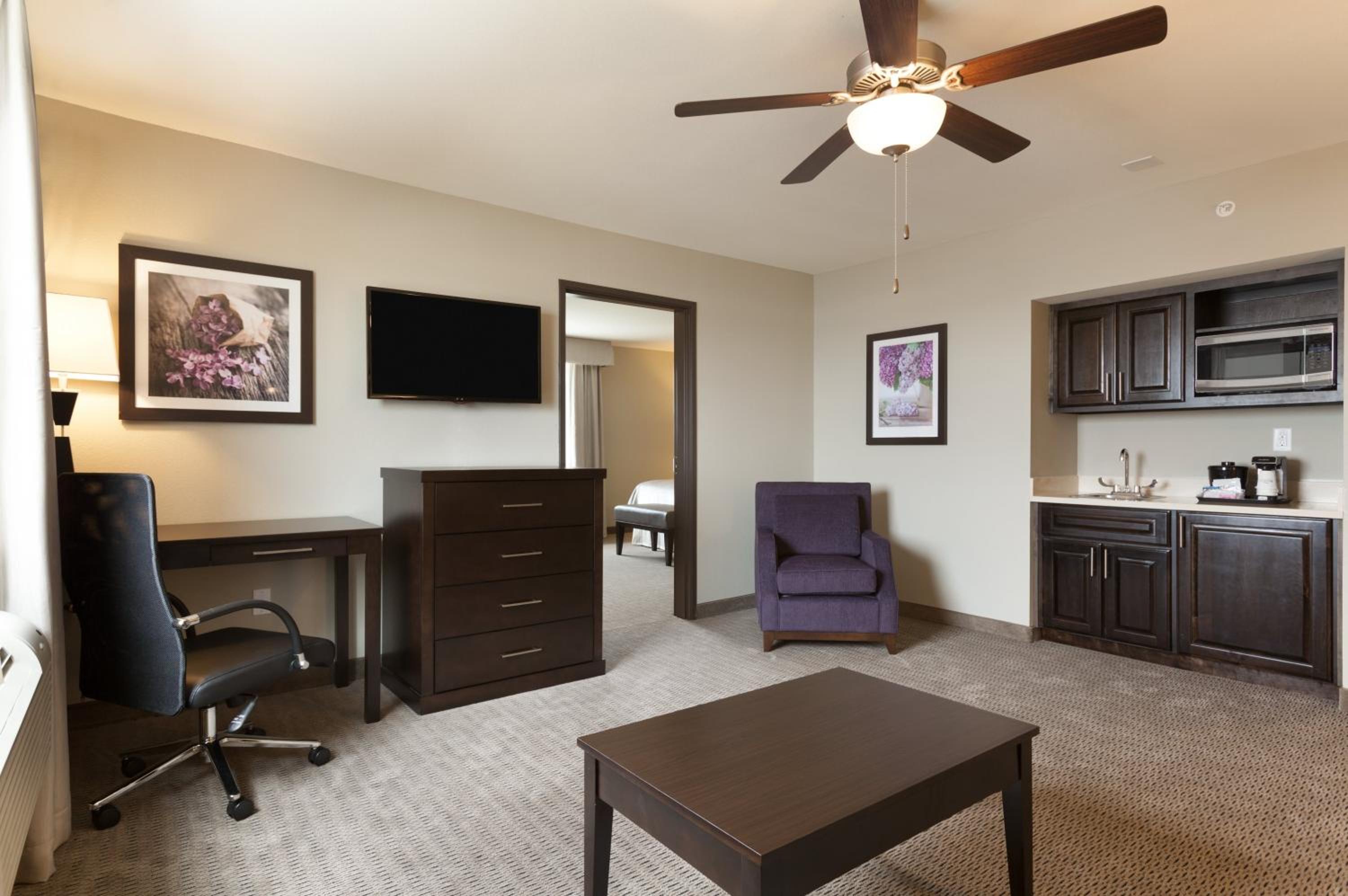 1 King Bed, Mobility/Hearing Accessible Studio Suite, Roll-in Shower, Non-Smoking photo 1