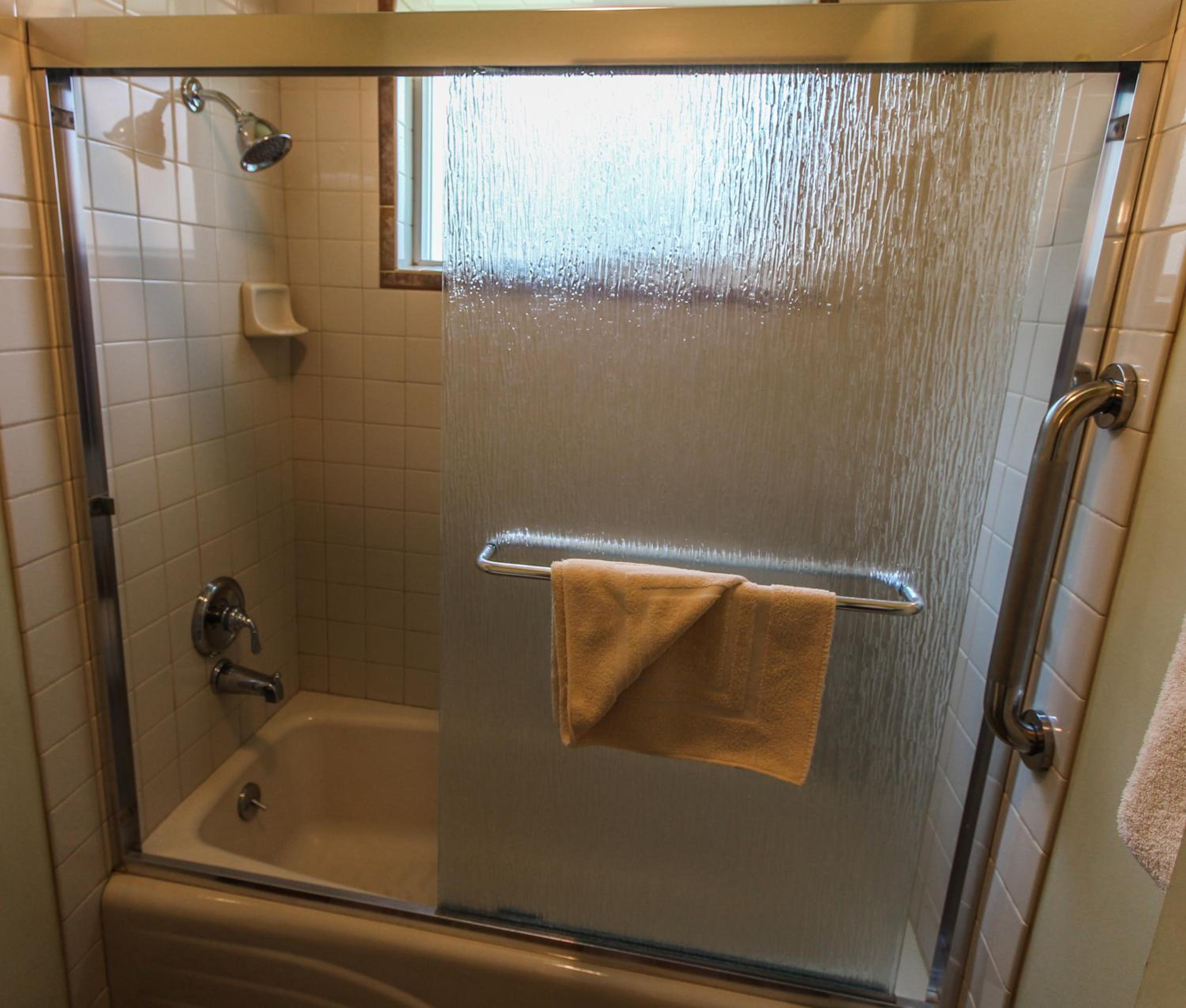 One-Bedroom Suite - Photo 29
