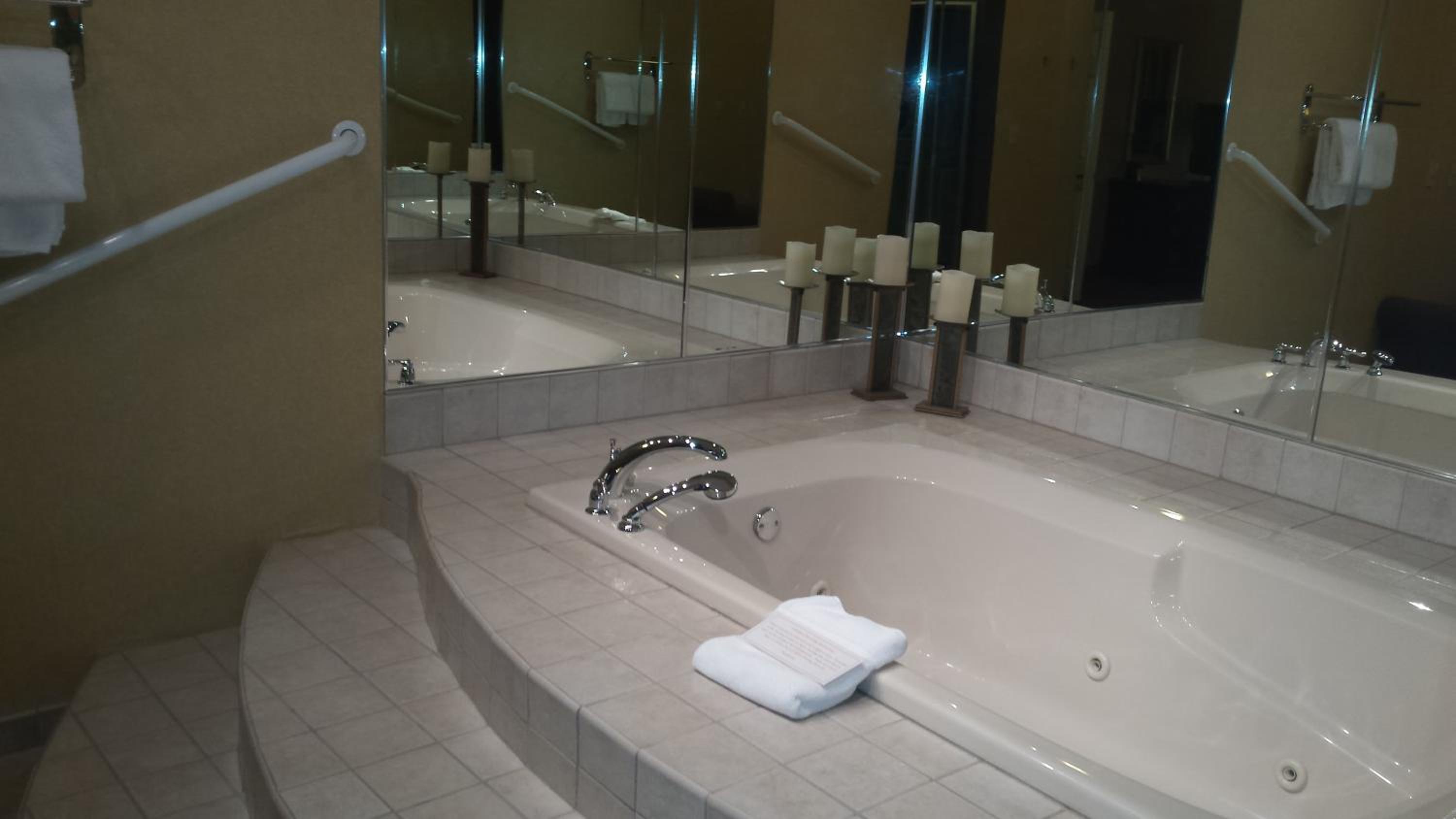 One-Bedroom King Suite photo 3