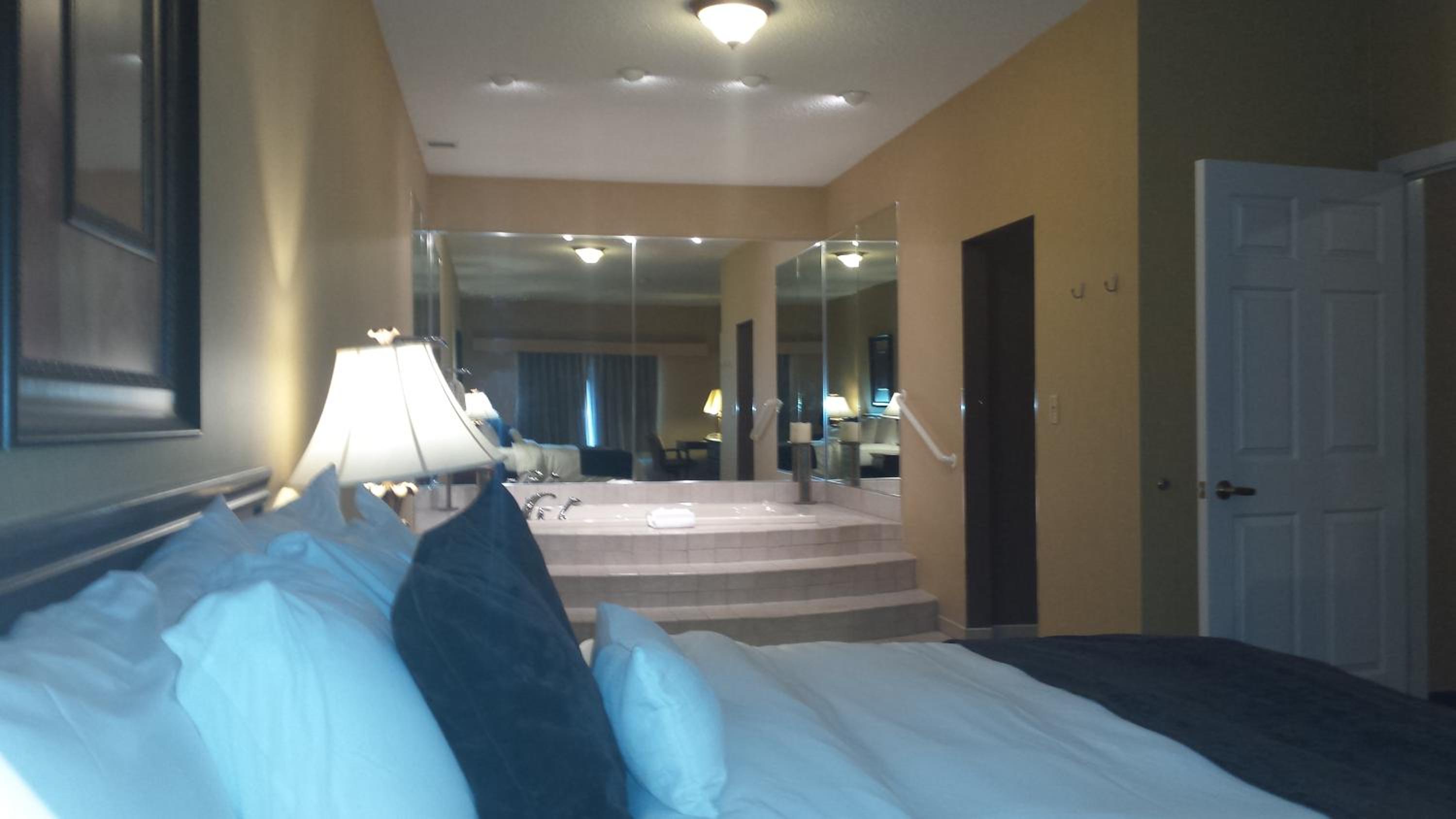 One-Bedroom King Suite photo 2