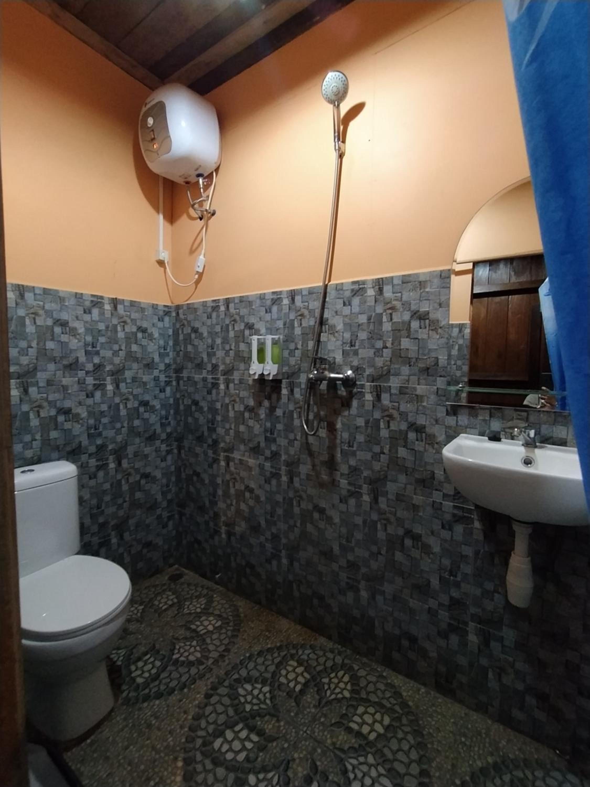 Deluxe Twin Room - Photo 11
