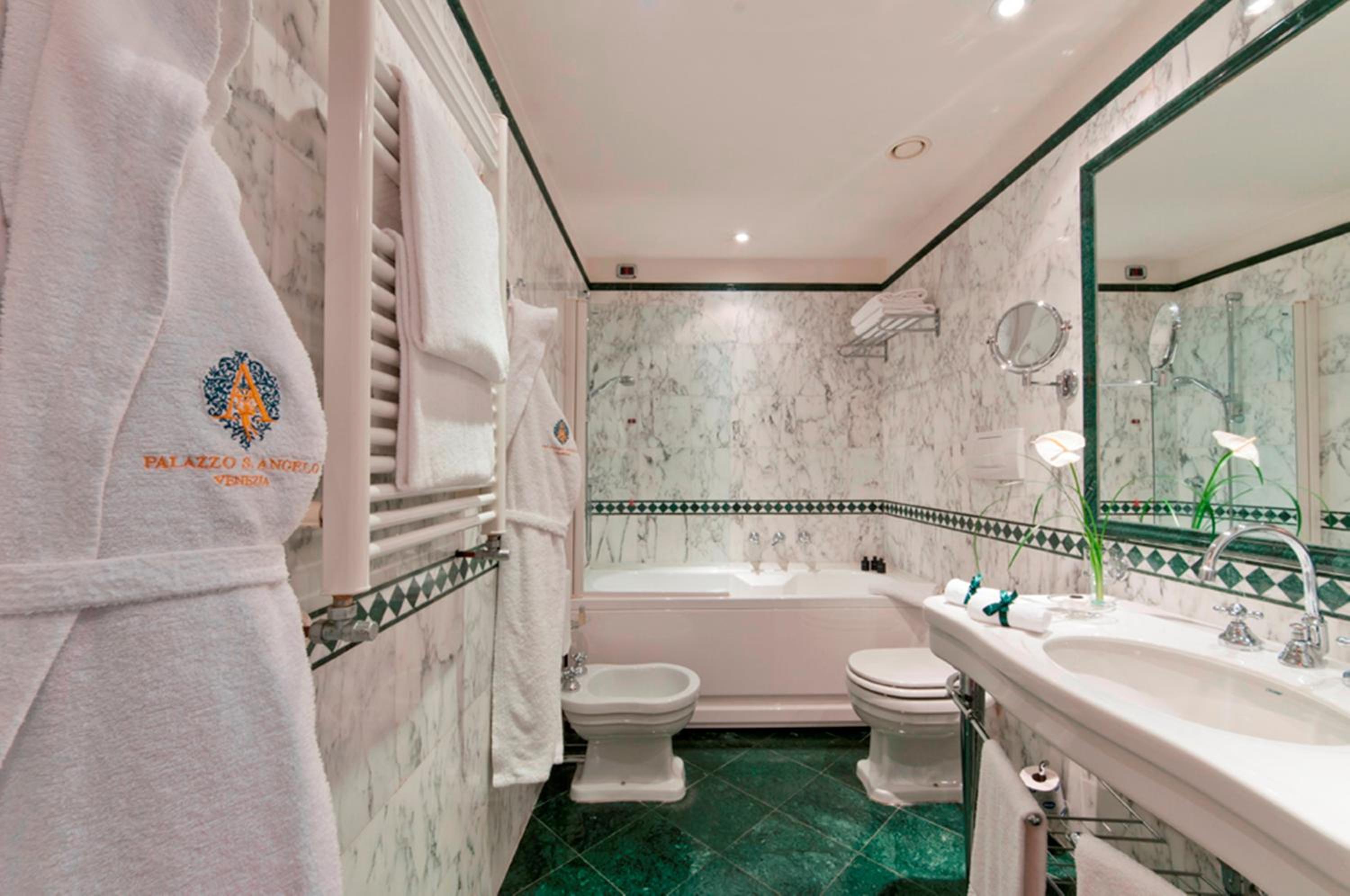 Deluxe Double Room with Extra Bed photo 2