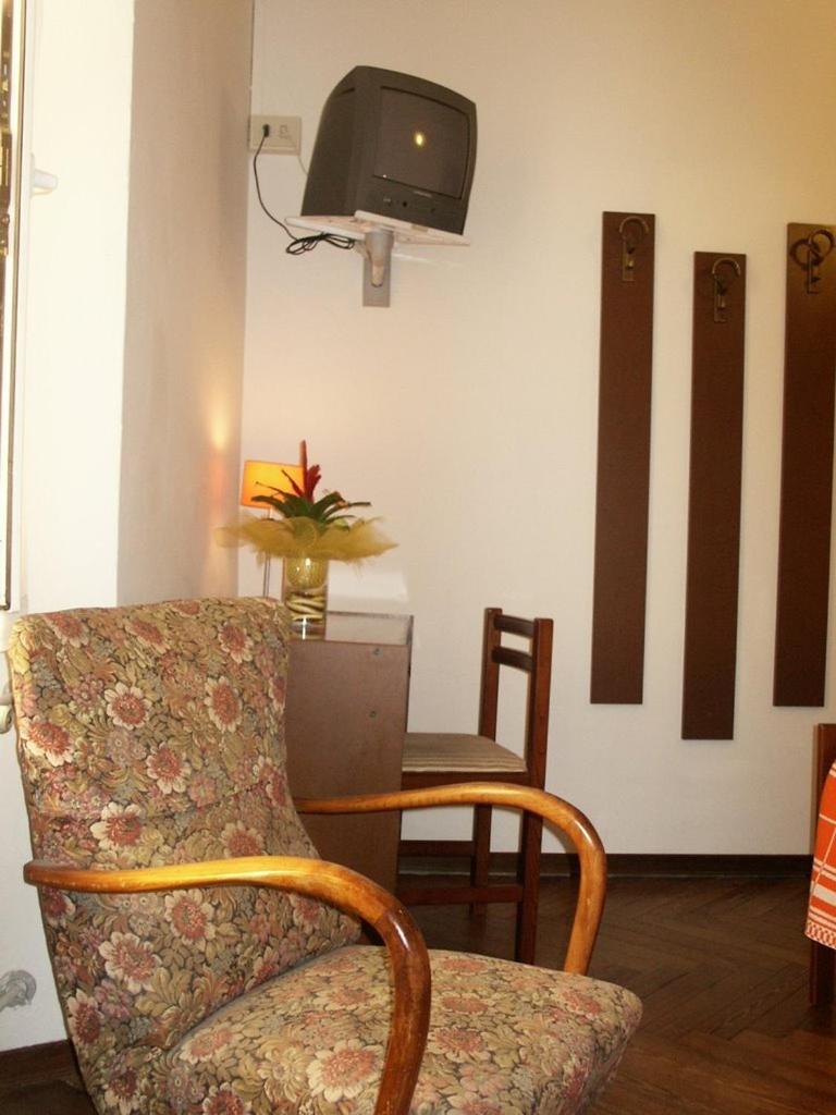 Double or Twin Room - Photo 6