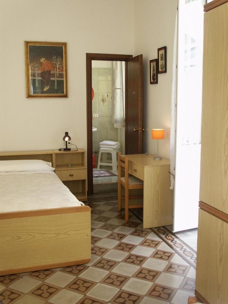 Double or Twin Room - Photo 4