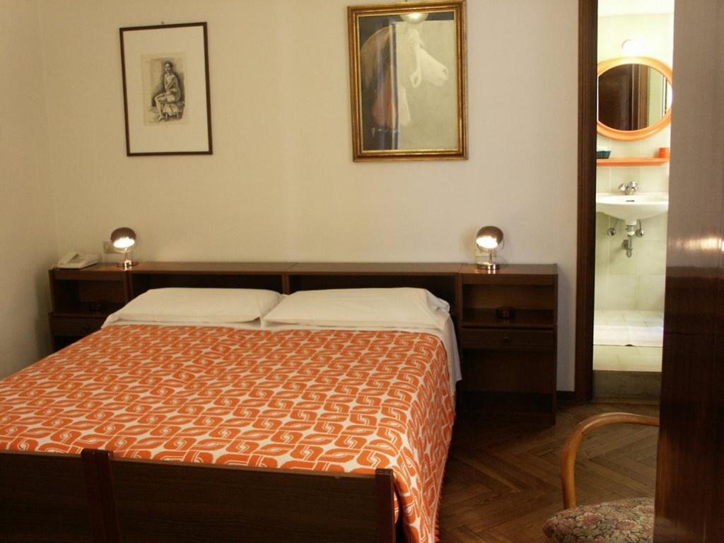 Double or Twin Room - Photo 17