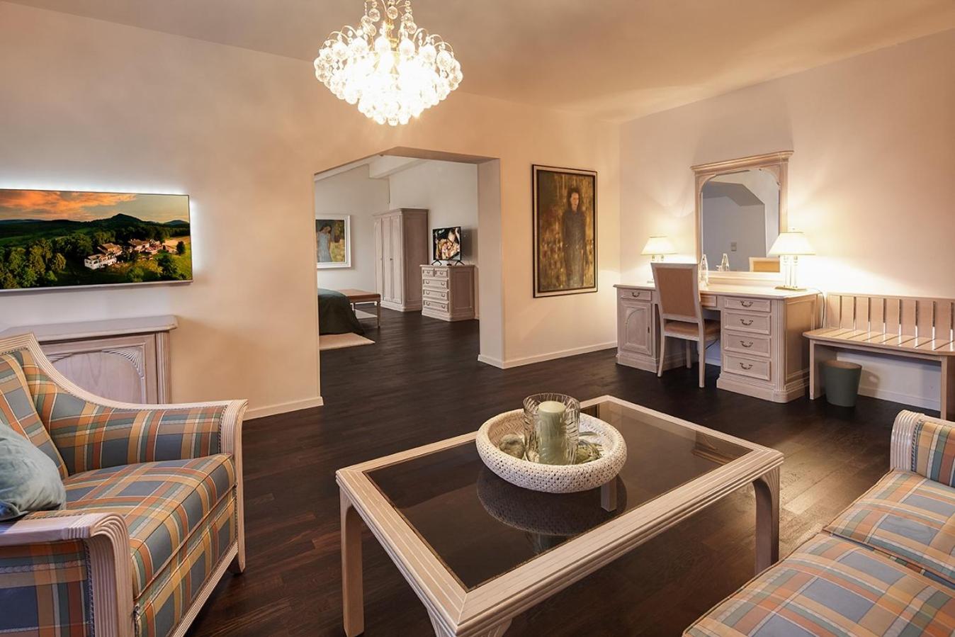 Deluxe Suite with Spa Bath