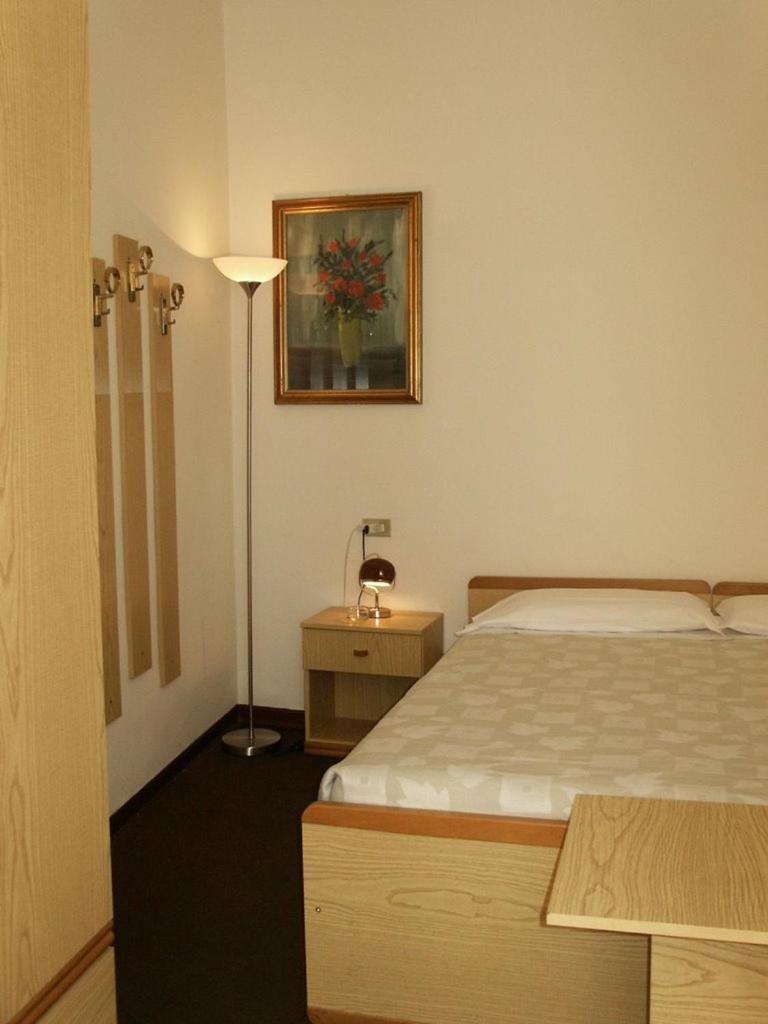 Double or Twin Room - Photo 3