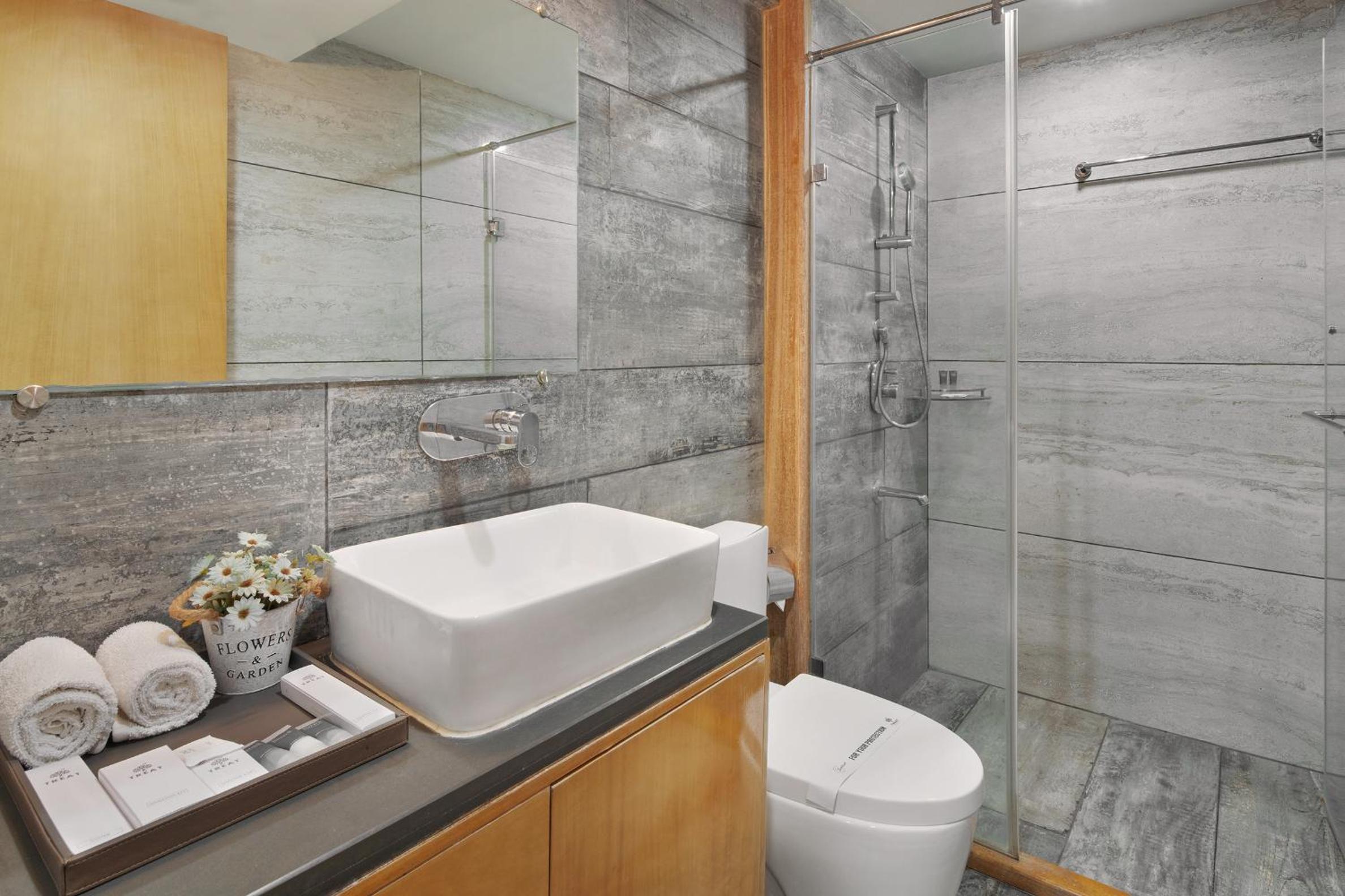 Deluxe Double Room with Balcony - Photo 2