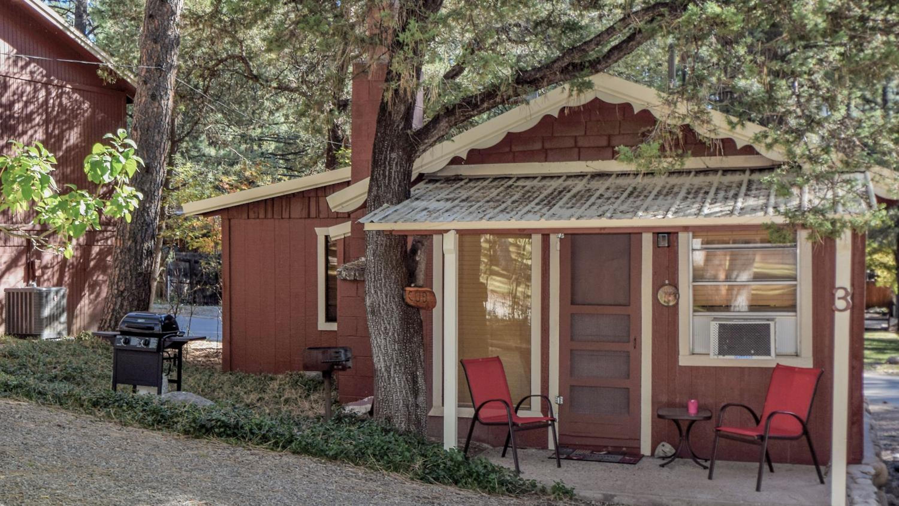 One-Bedroom Cabin (The Cub) photo 2