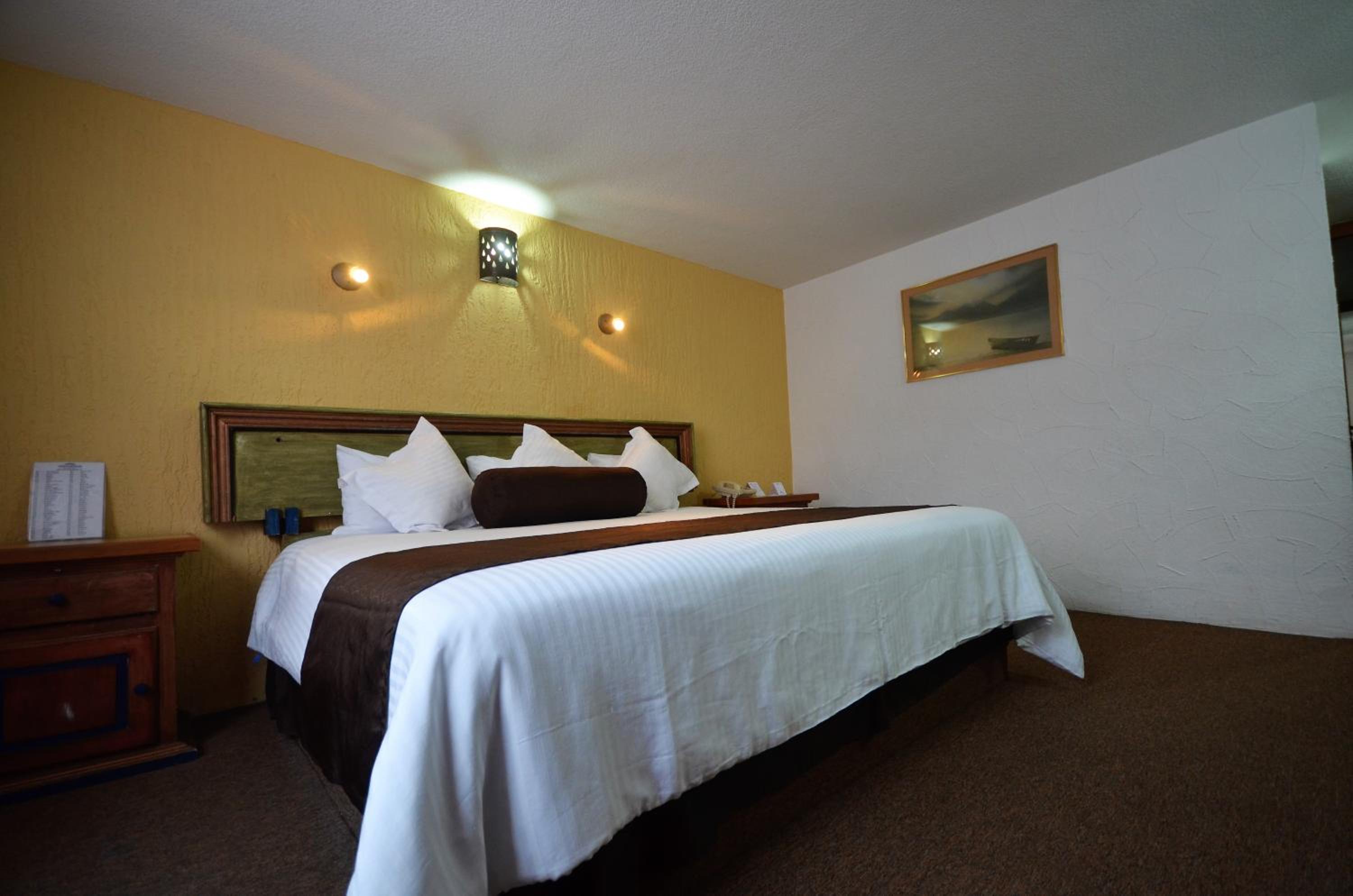 King Room - Non-Smoking - Photo 3