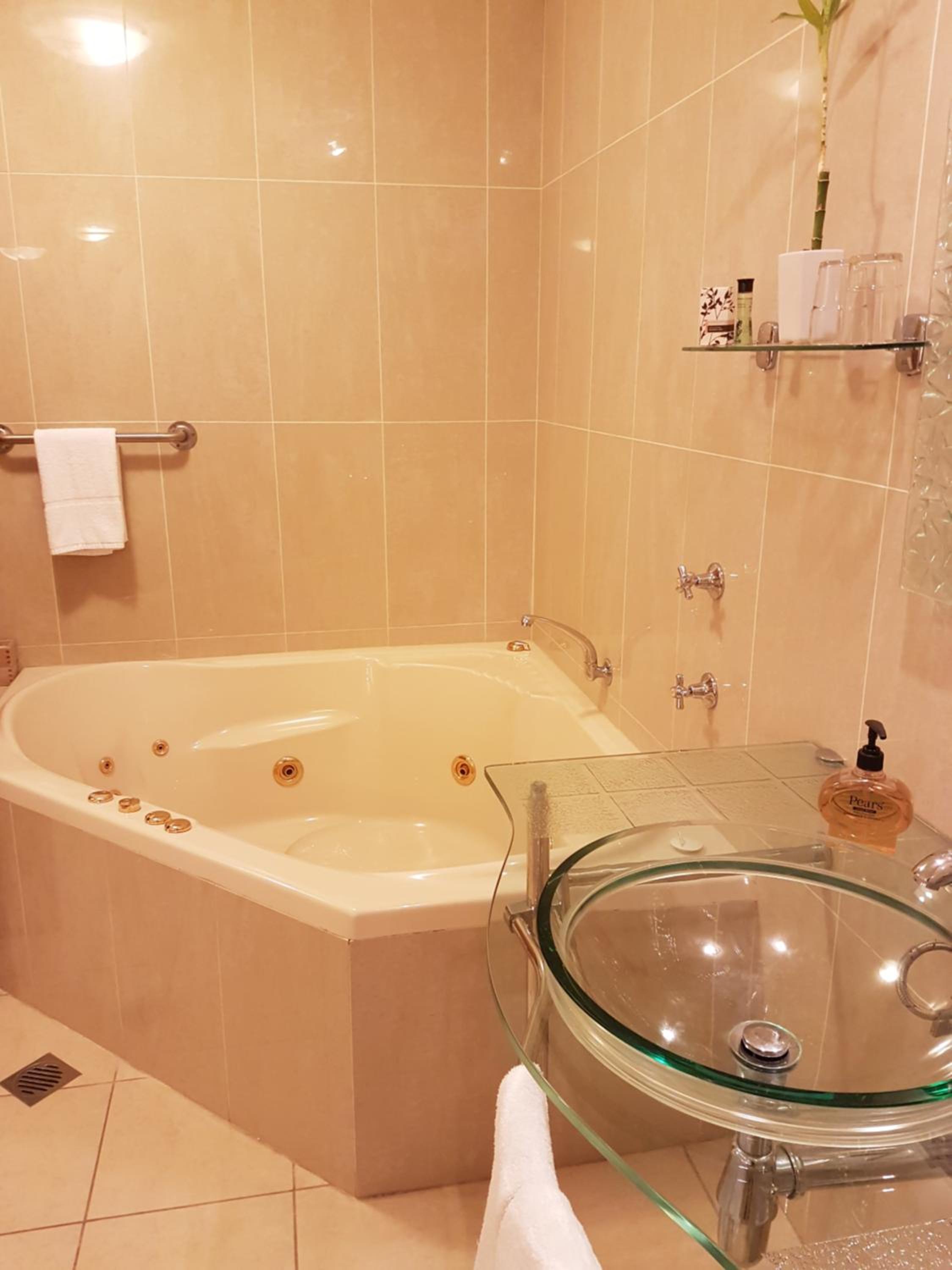 King Room with Spa Bath photo 3