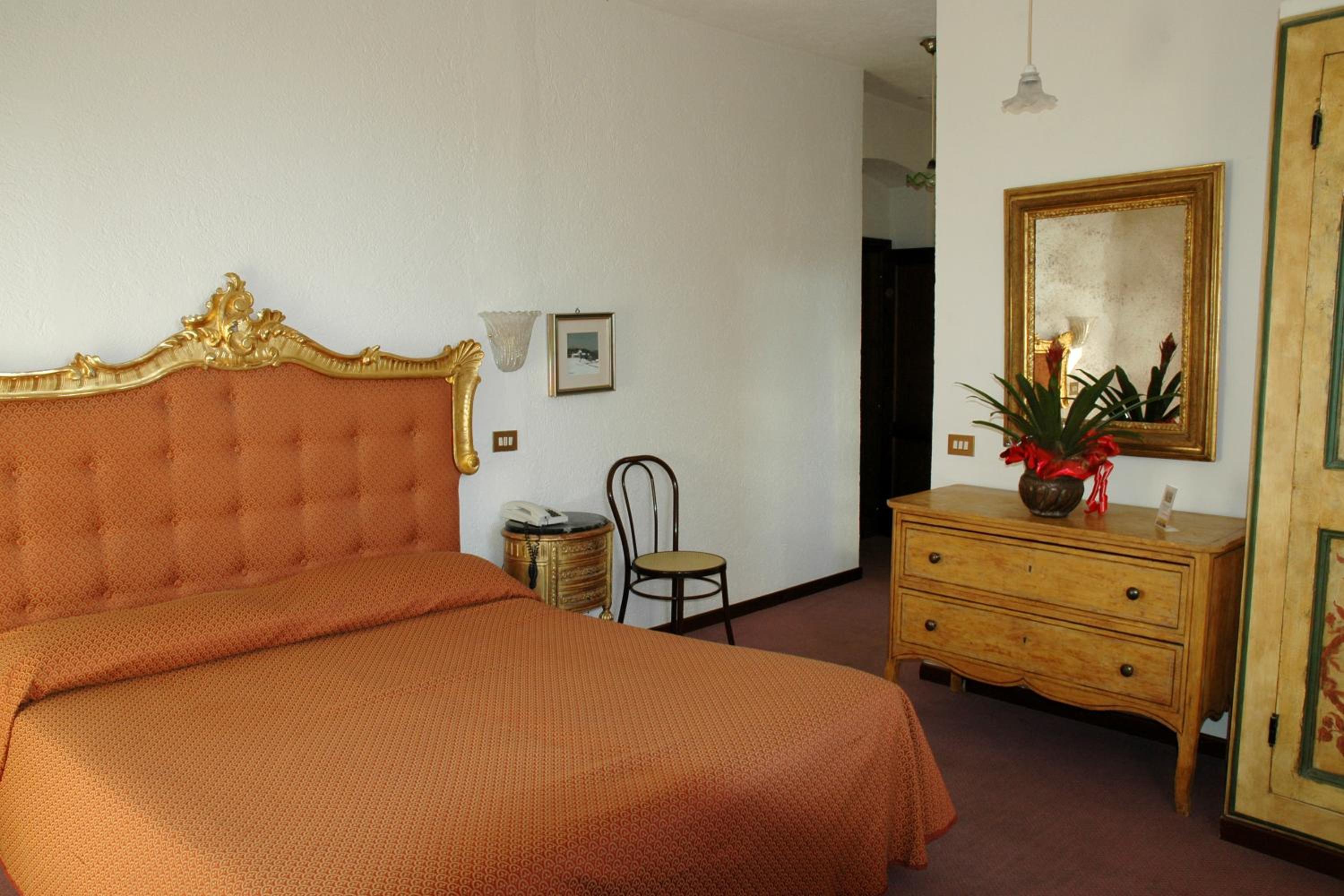 Double or Twin Room - Photo 4