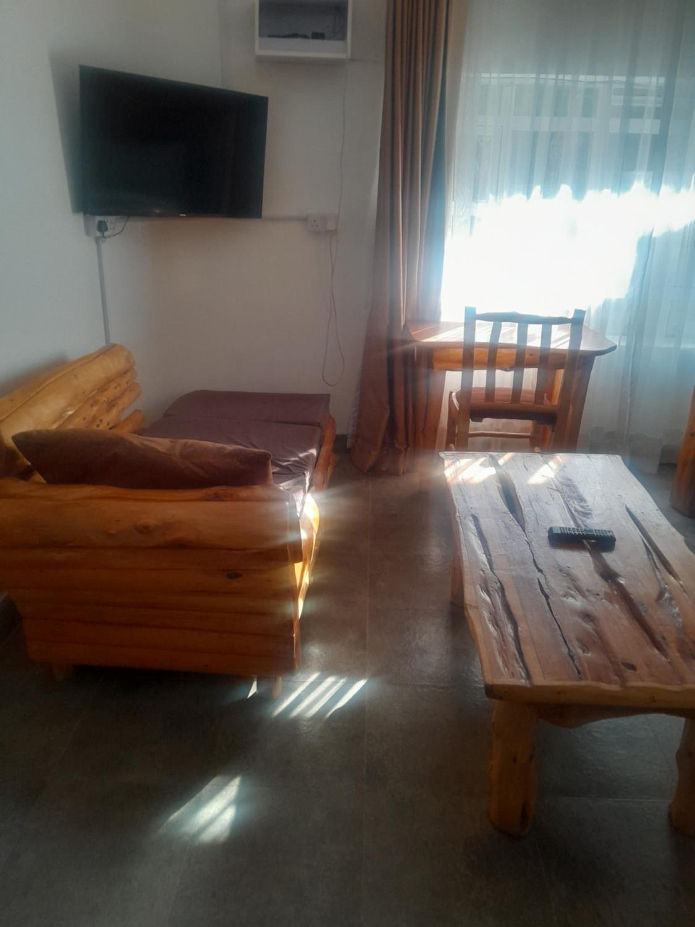 Basic Triple Room with Shared Bathroom