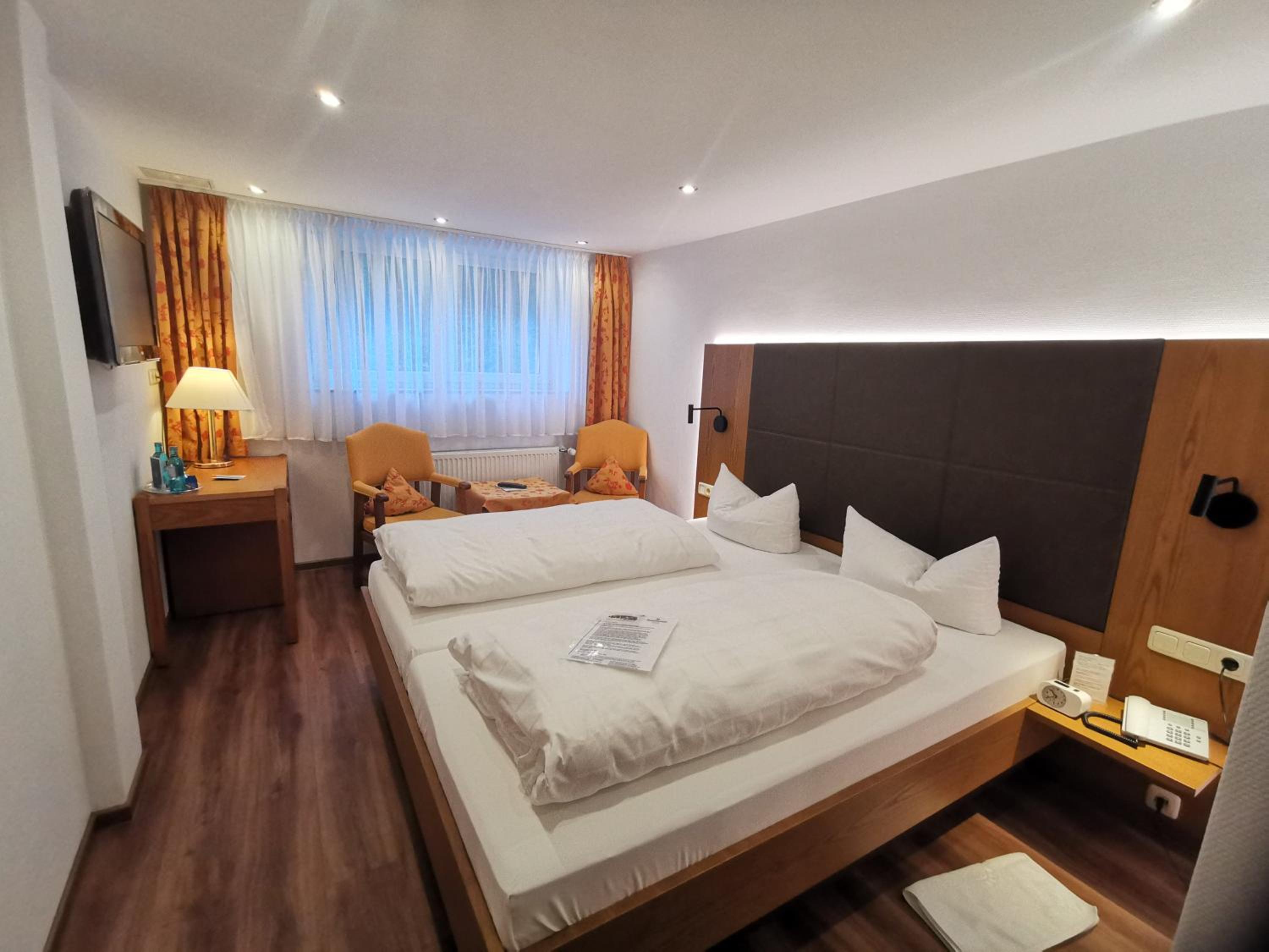 Budget Double Room photo 3