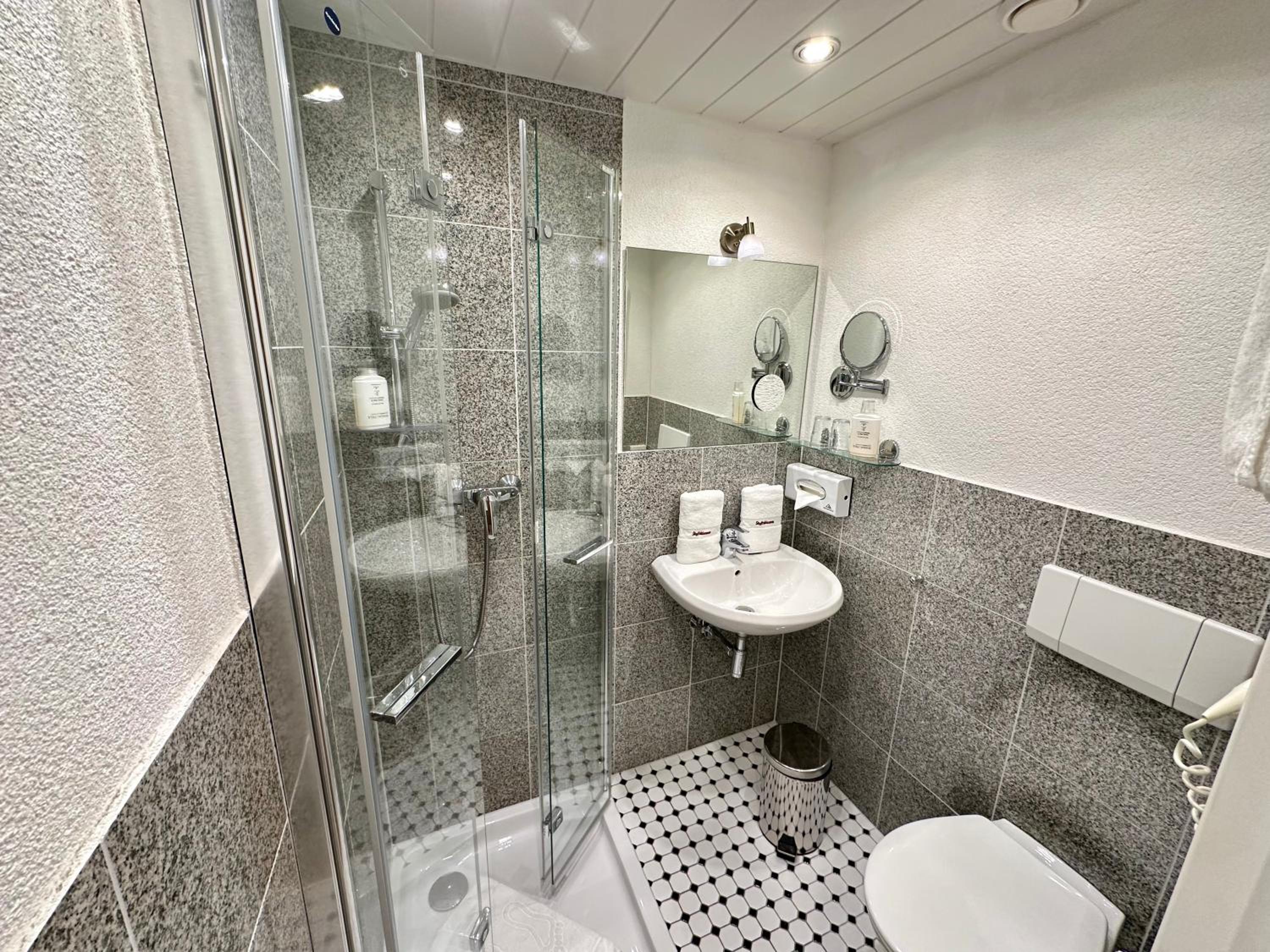 Budget Double Room photo 2