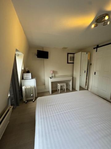 Deluxe Double Room with Shower photo 2